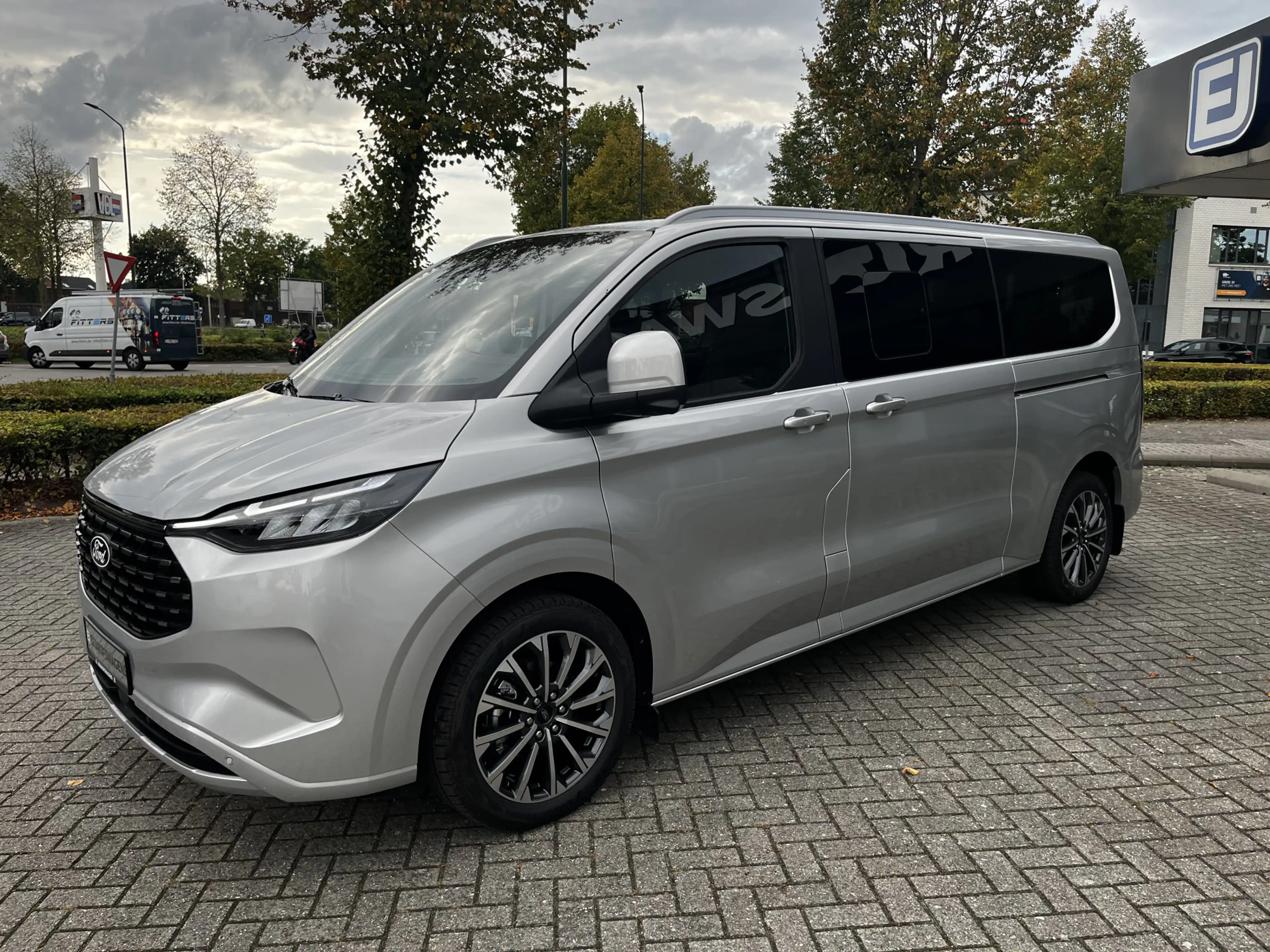 Ford Tourneo Custom 340 2.5 PHEV L2H1 Titanium X VIP Bus 8p. | FULL OP — photo 6