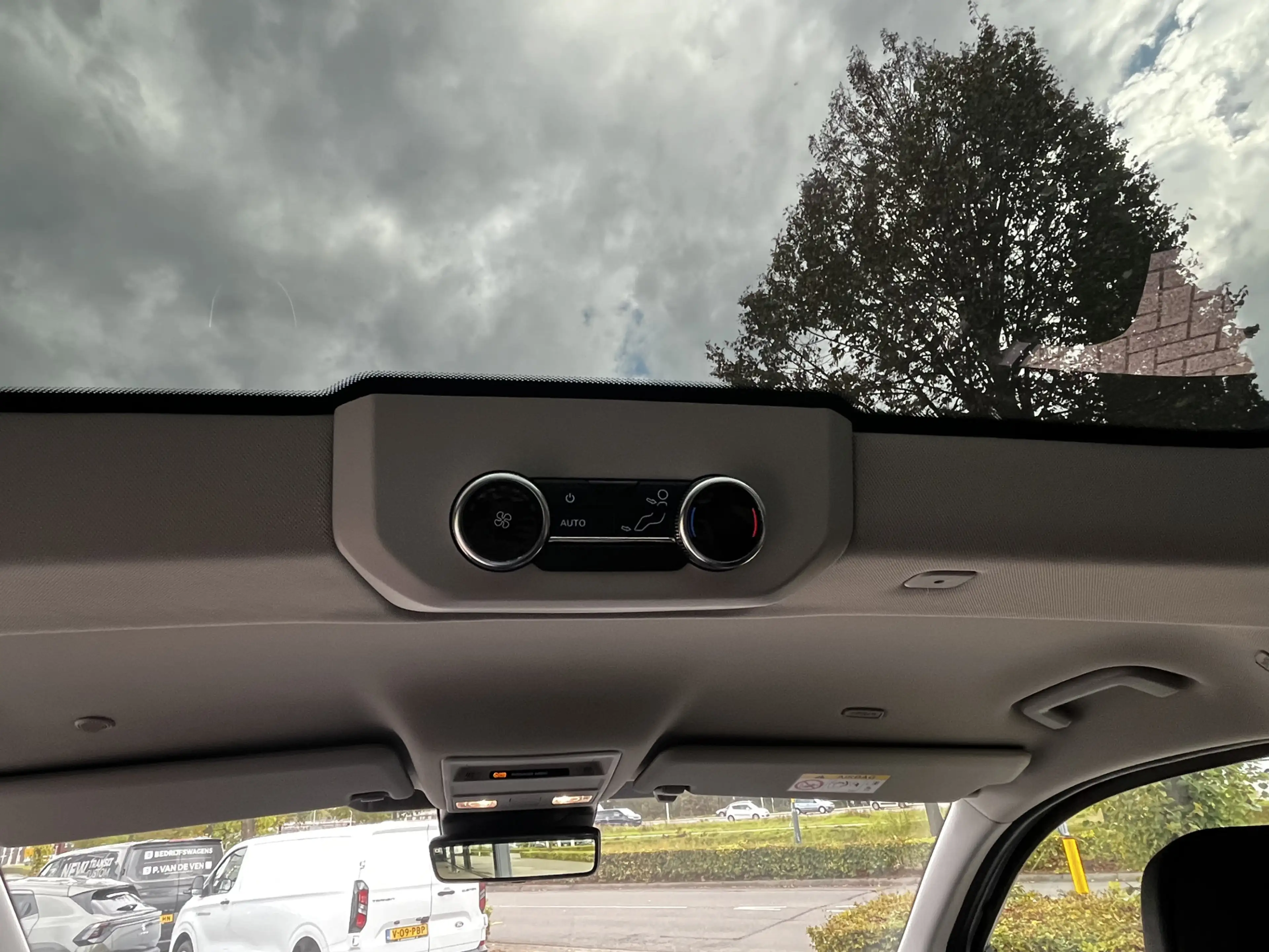 Ford Tourneo Custom 340 2.5 PHEV L2H1 Titanium X VIP Bus 8p. | FULL OP — photo 19