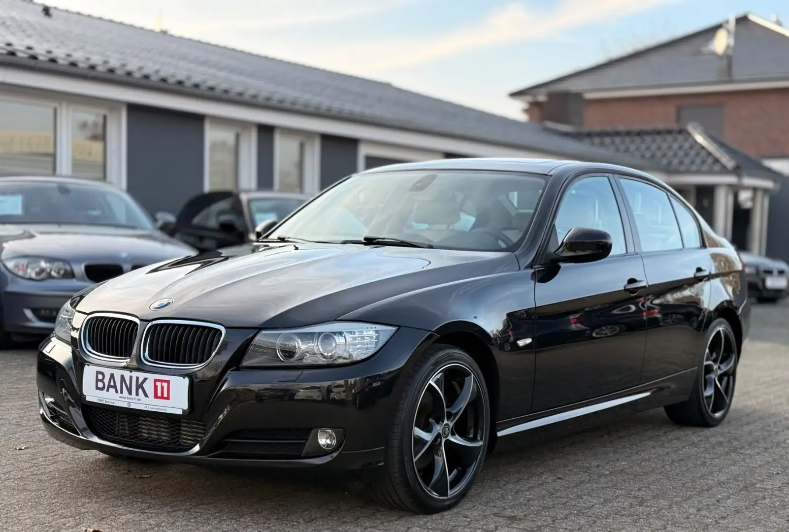 BMW 320 d E90 EMW Selection AHK* Xenon PDC HiFi Pano Nero - 1