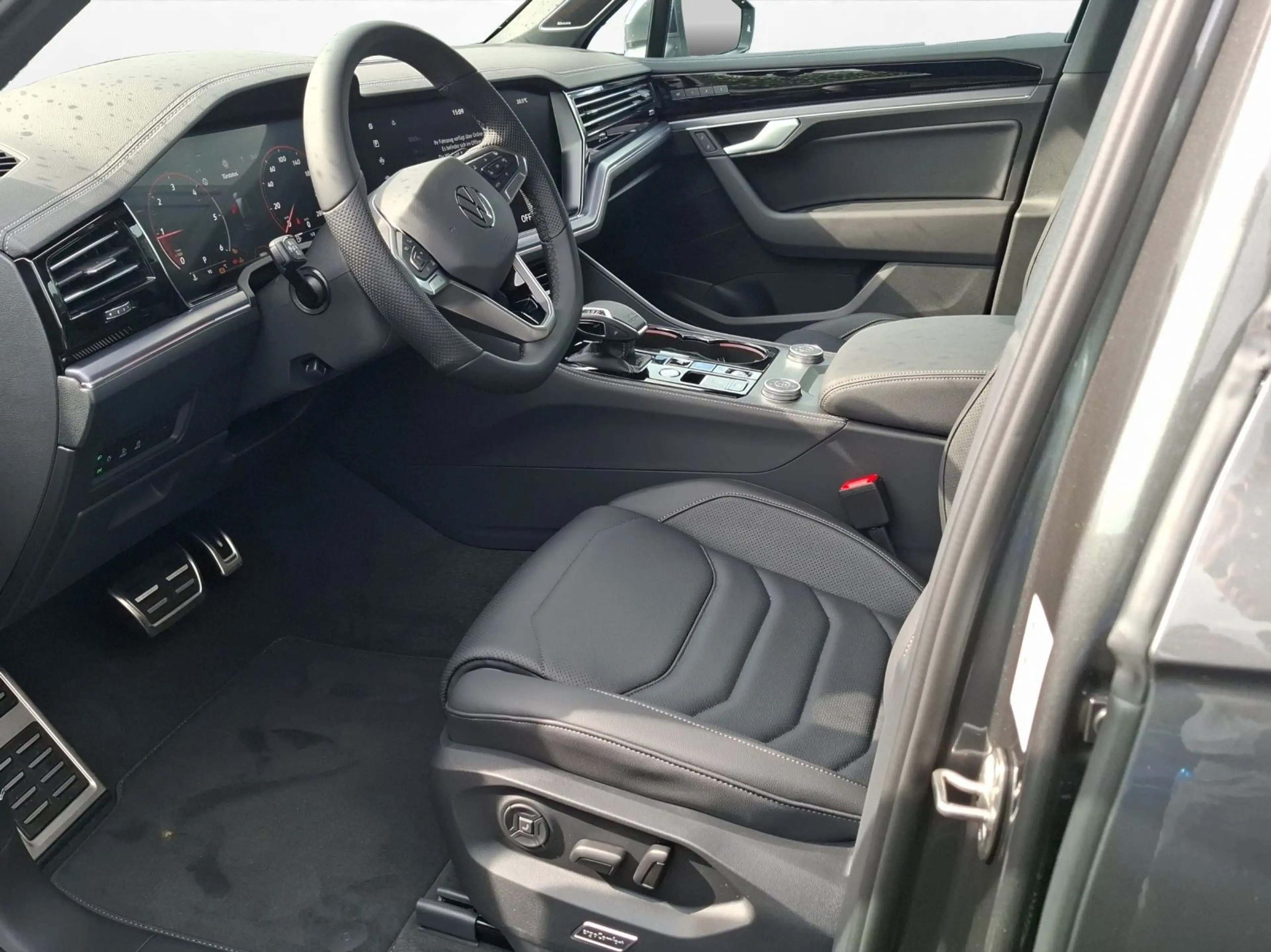 Volkswagen Touareg Last Edition R-Line 231 PS DSG | PANO | — photo 2