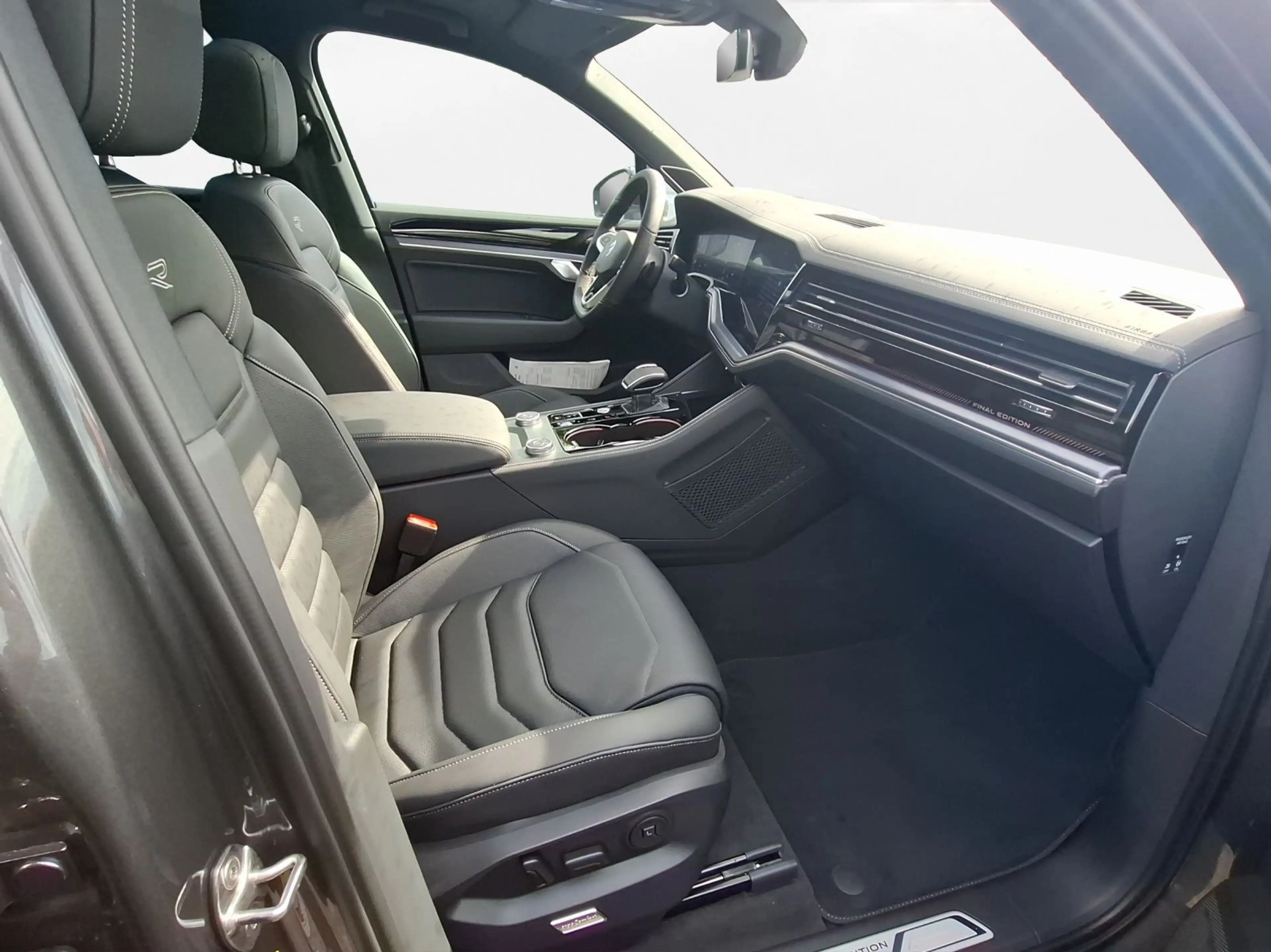 Volkswagen Touareg Last Edition R-Line 231 PS DSG | PANO | — photo 10