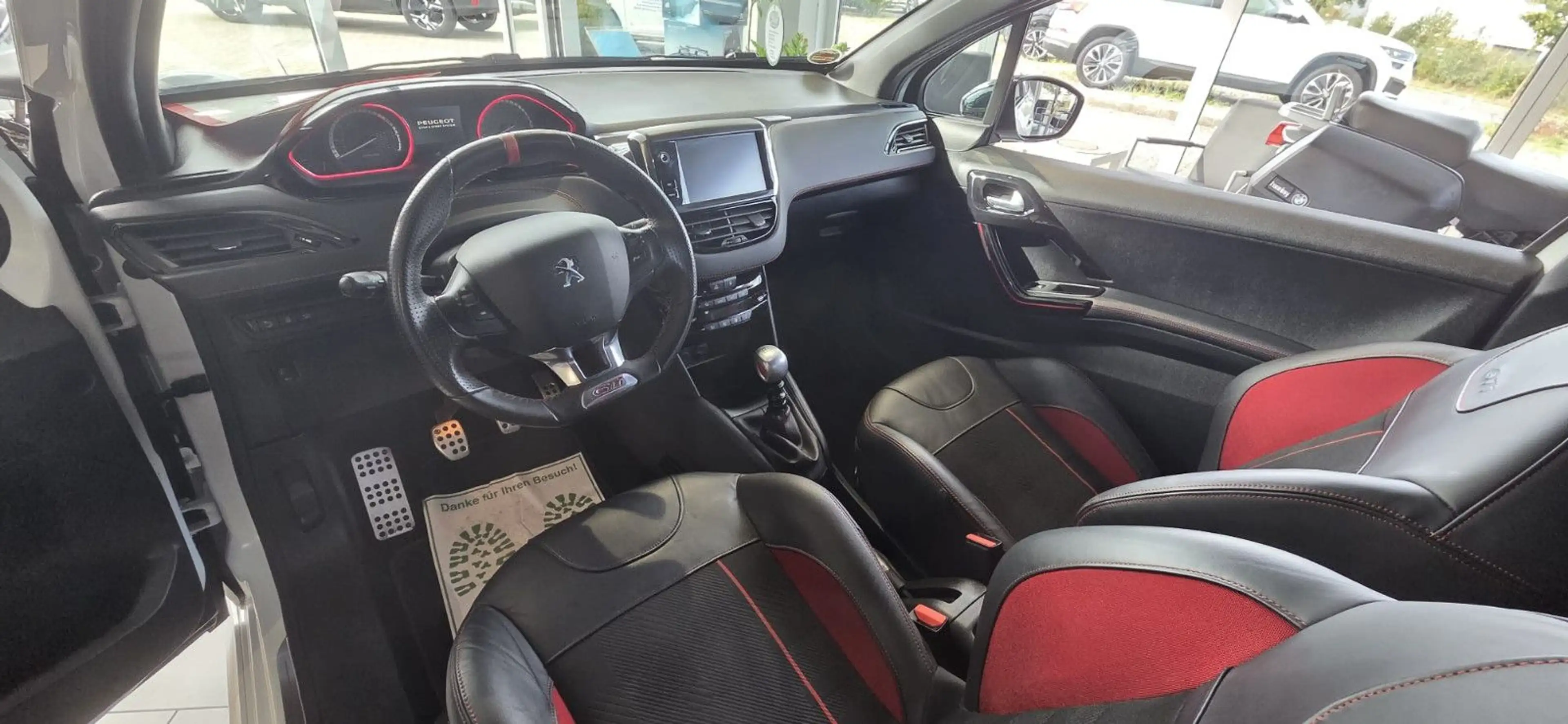 Peugeot 208 GTi — photo 2