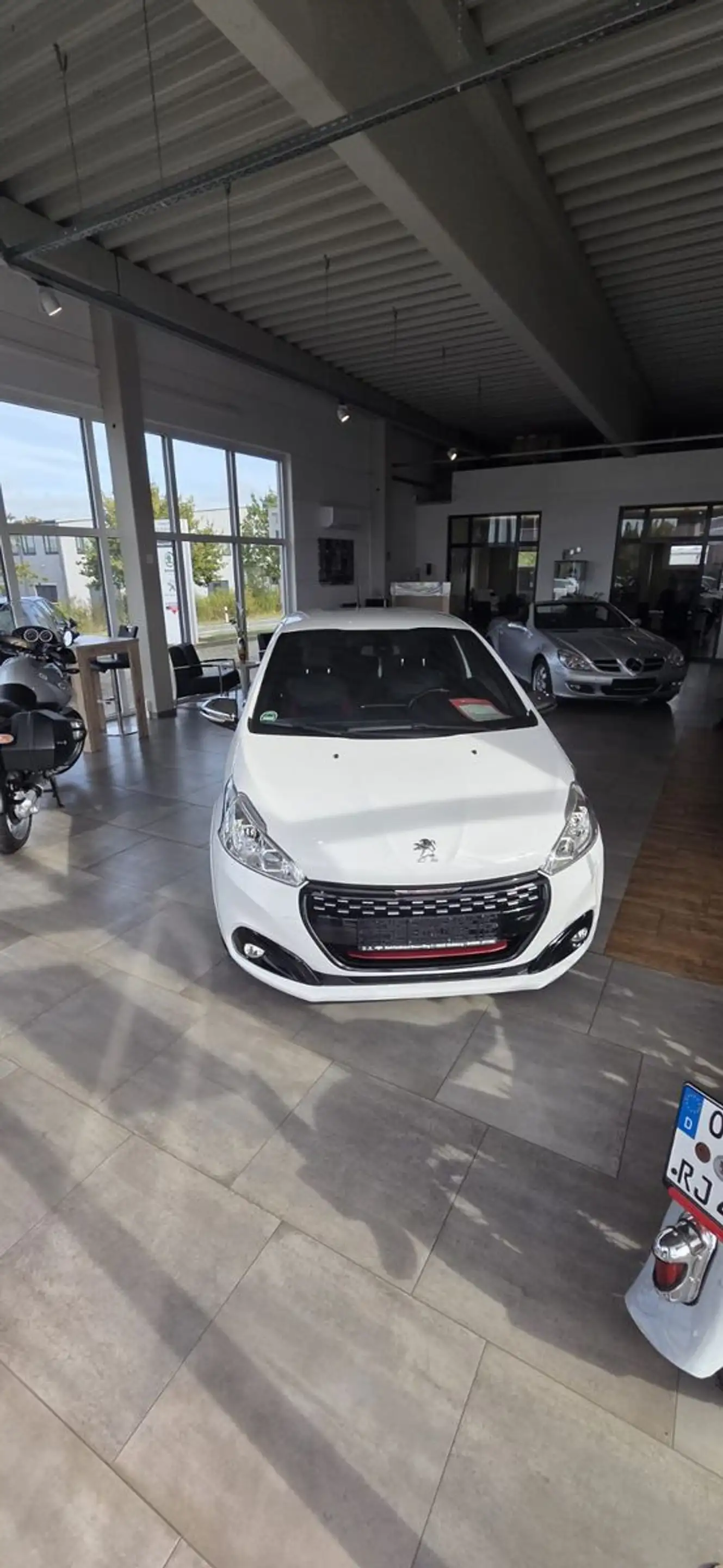 Peugeot 208 GTi — photo 4