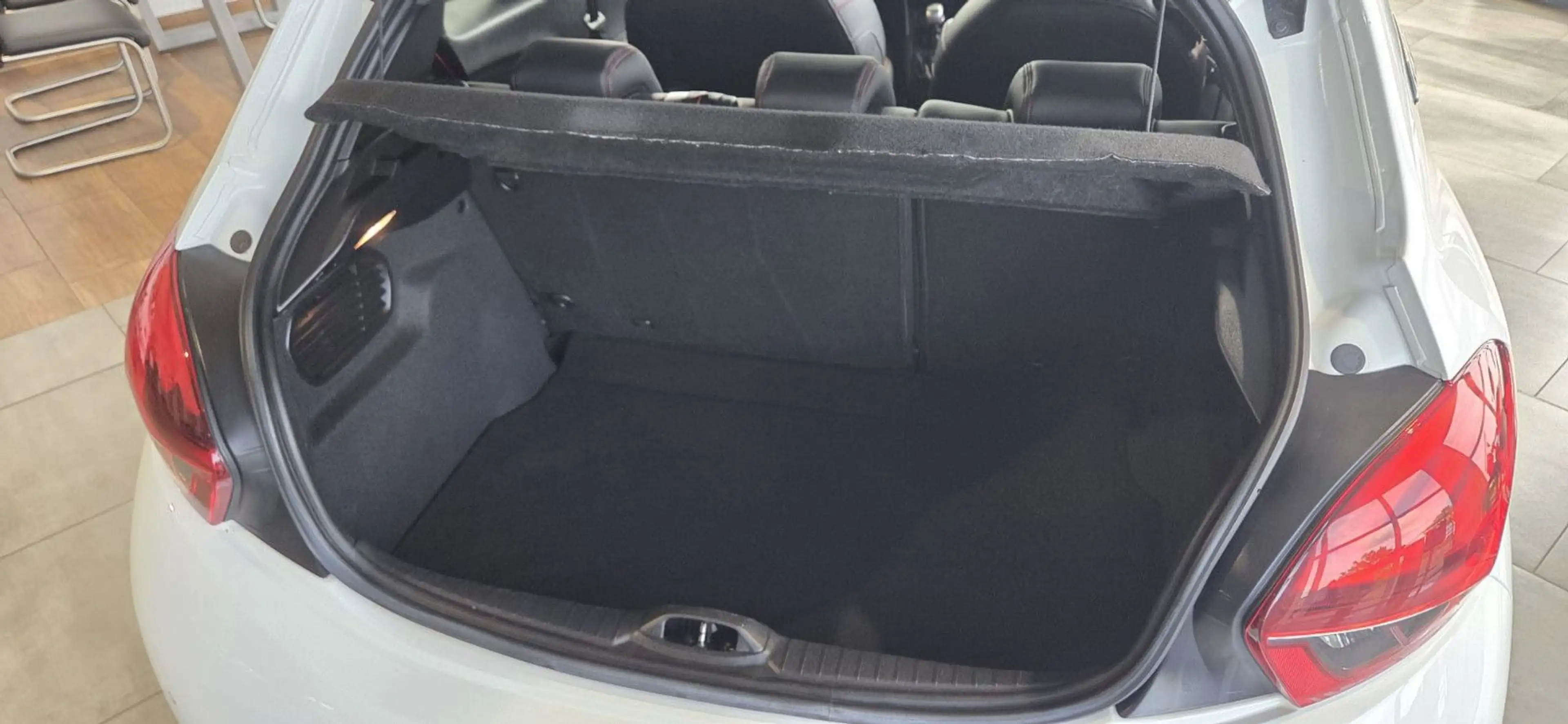 Peugeot 208 GTi — photo 5