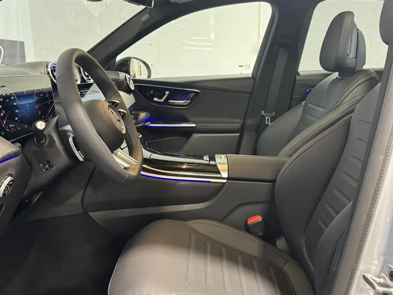 Mercedes-Benz GLC снимка Mercedes-Benz GLC
