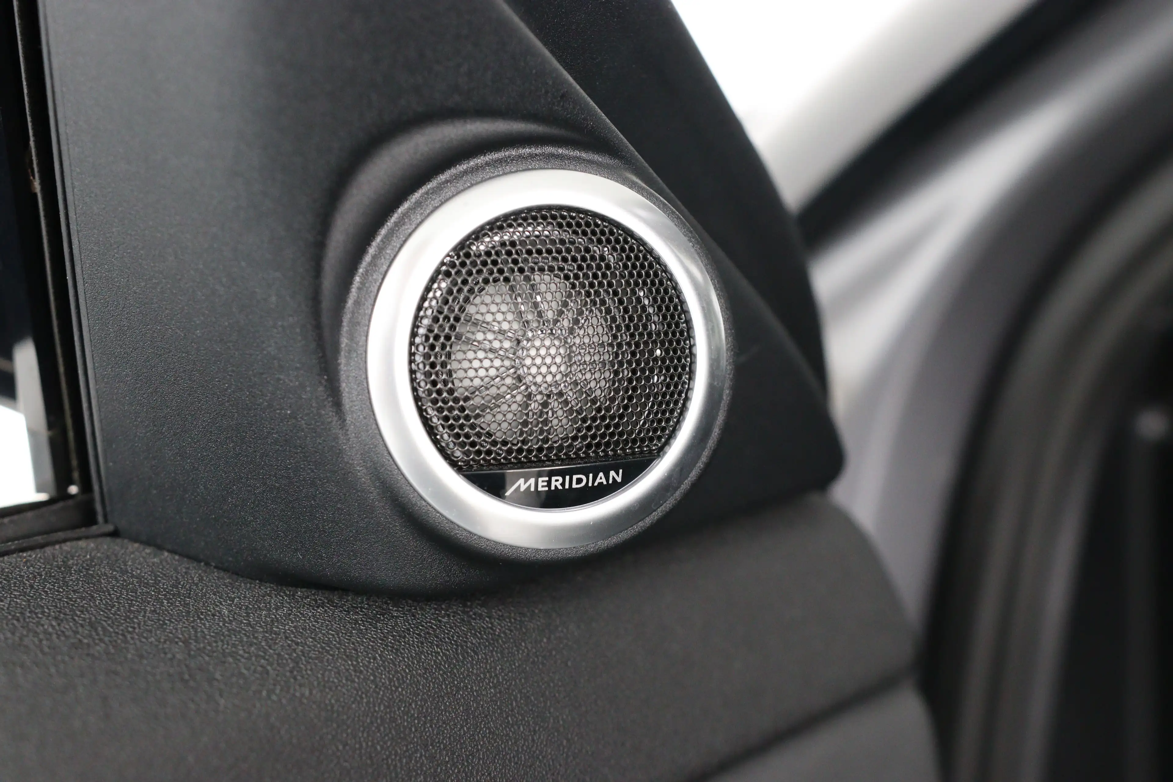 Land Rover Range Rover Evoque 2.0 P200 AWD R-Dynamic HSE | Apple Carplay/Android — photo 9