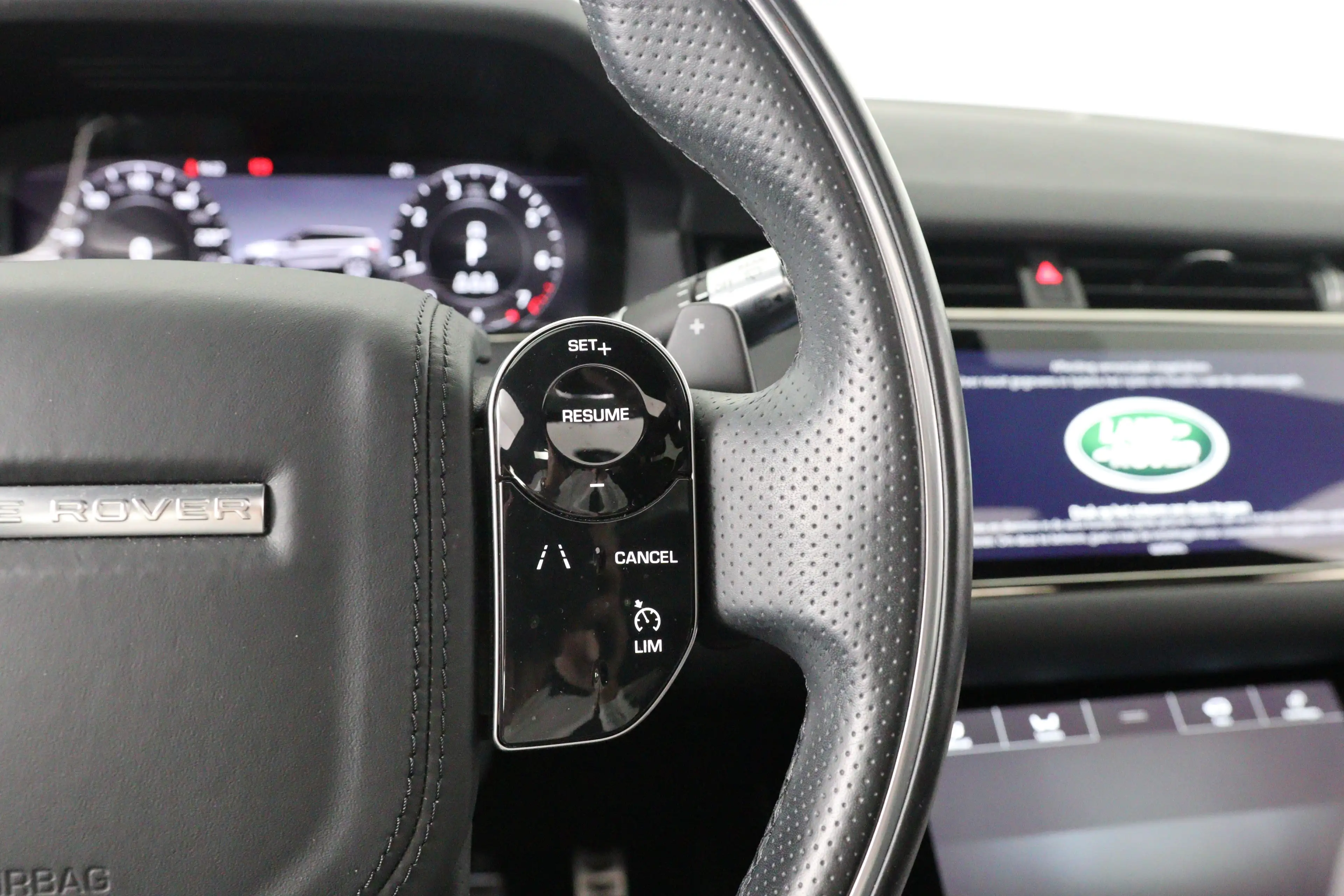 Land Rover Range Rover Evoque 2.0 P200 AWD R-Dynamic HSE | Apple Carplay/Android — photo 30