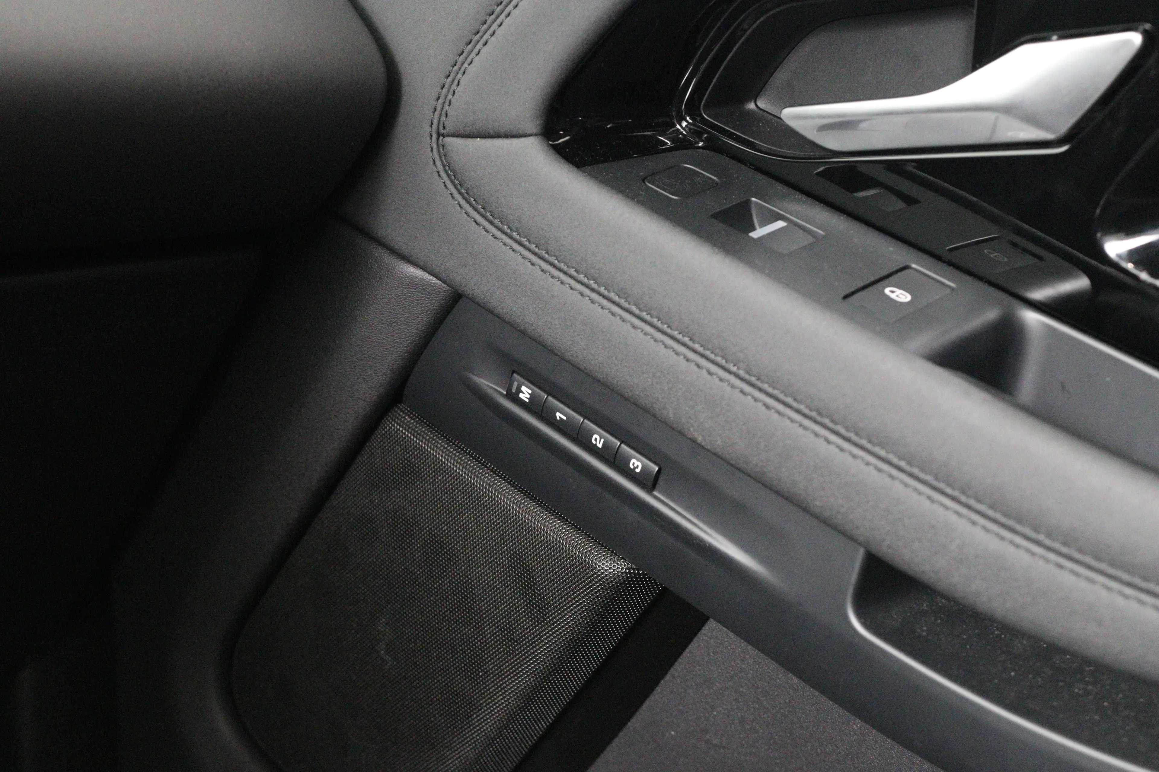 Land Rover Range Rover Evoque 2.0 P200 AWD R-Dynamic HSE | Apple Carplay/Android — photo 38