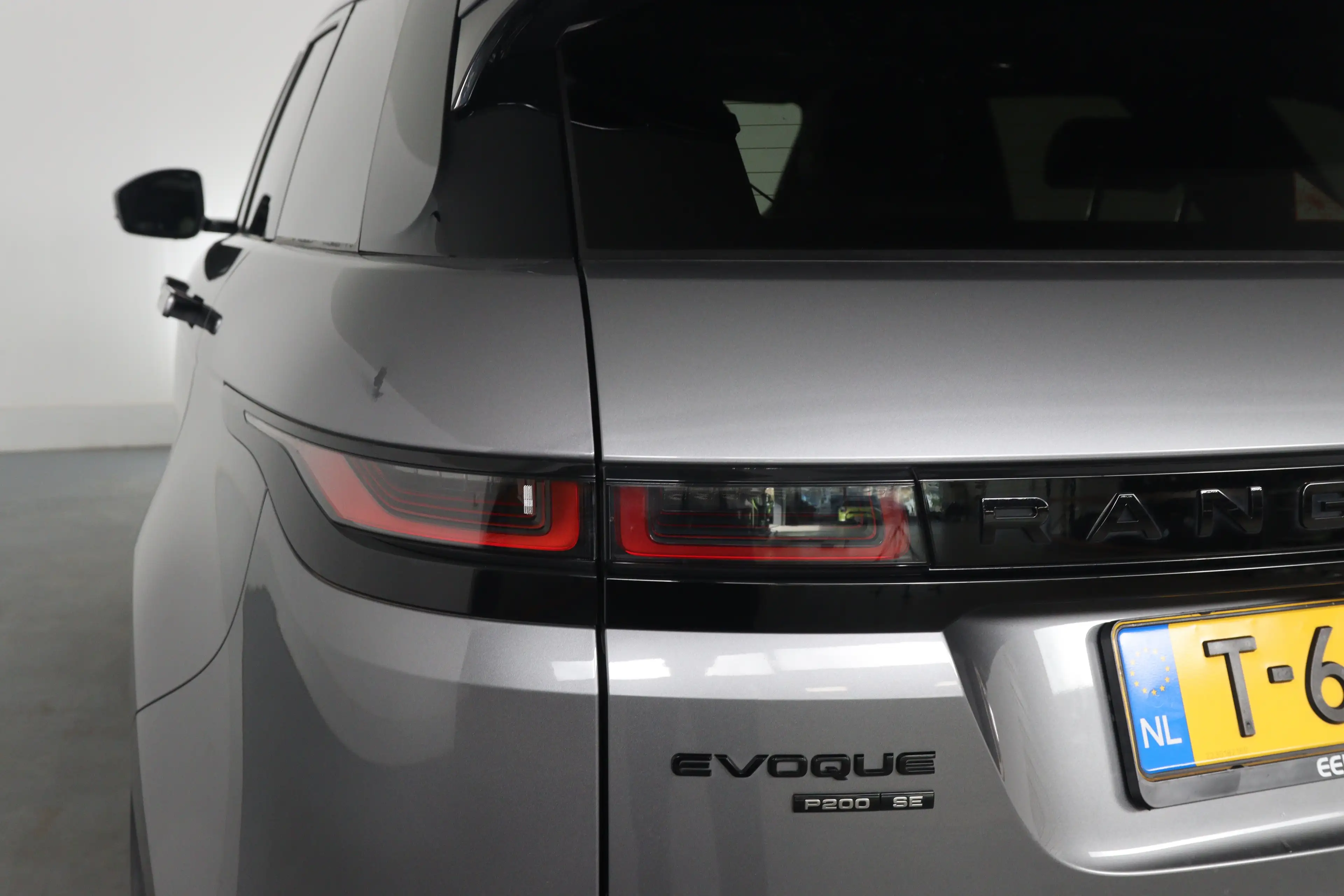 Land Rover Range Rover Evoque 2.0 P200 AWD R-Dynamic HSE | Apple Carplay/Android — photo 33