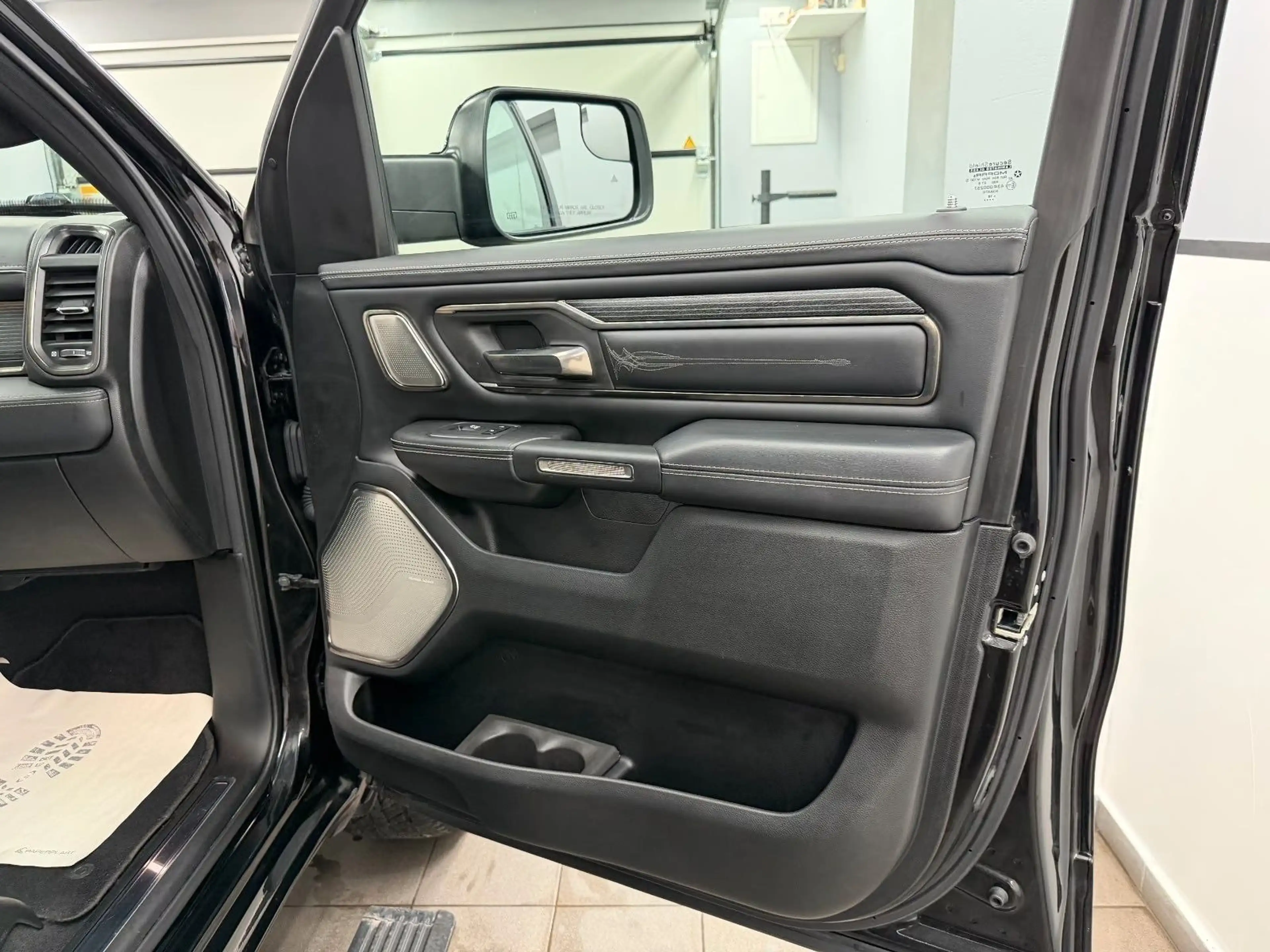 Dodge RAM 5.7 HEMI eTorque Limited Crew/E-Step/Luft/22 — photo 13