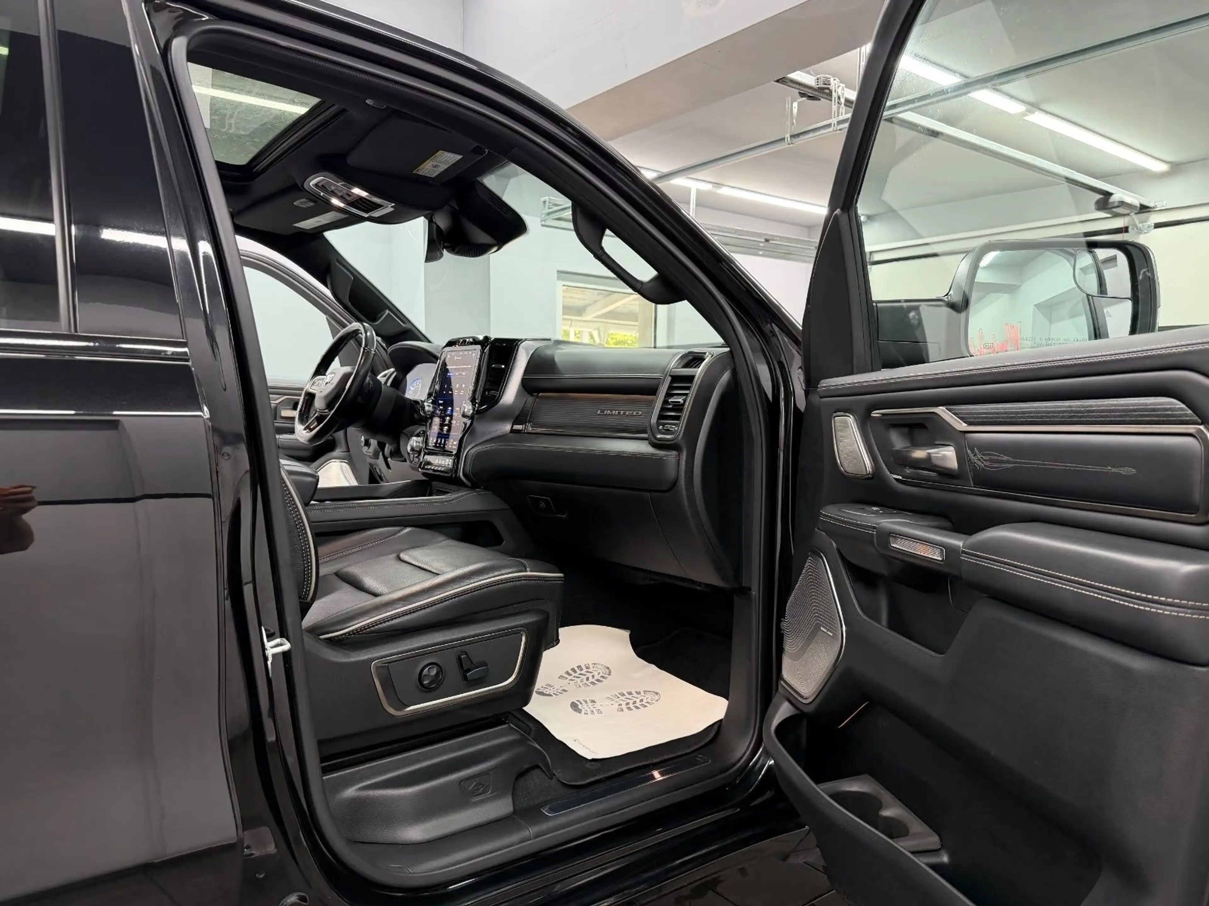 Dodge RAM 5.7 HEMI eTorque Limited Crew/E-Step/Luft/22 — photo 12