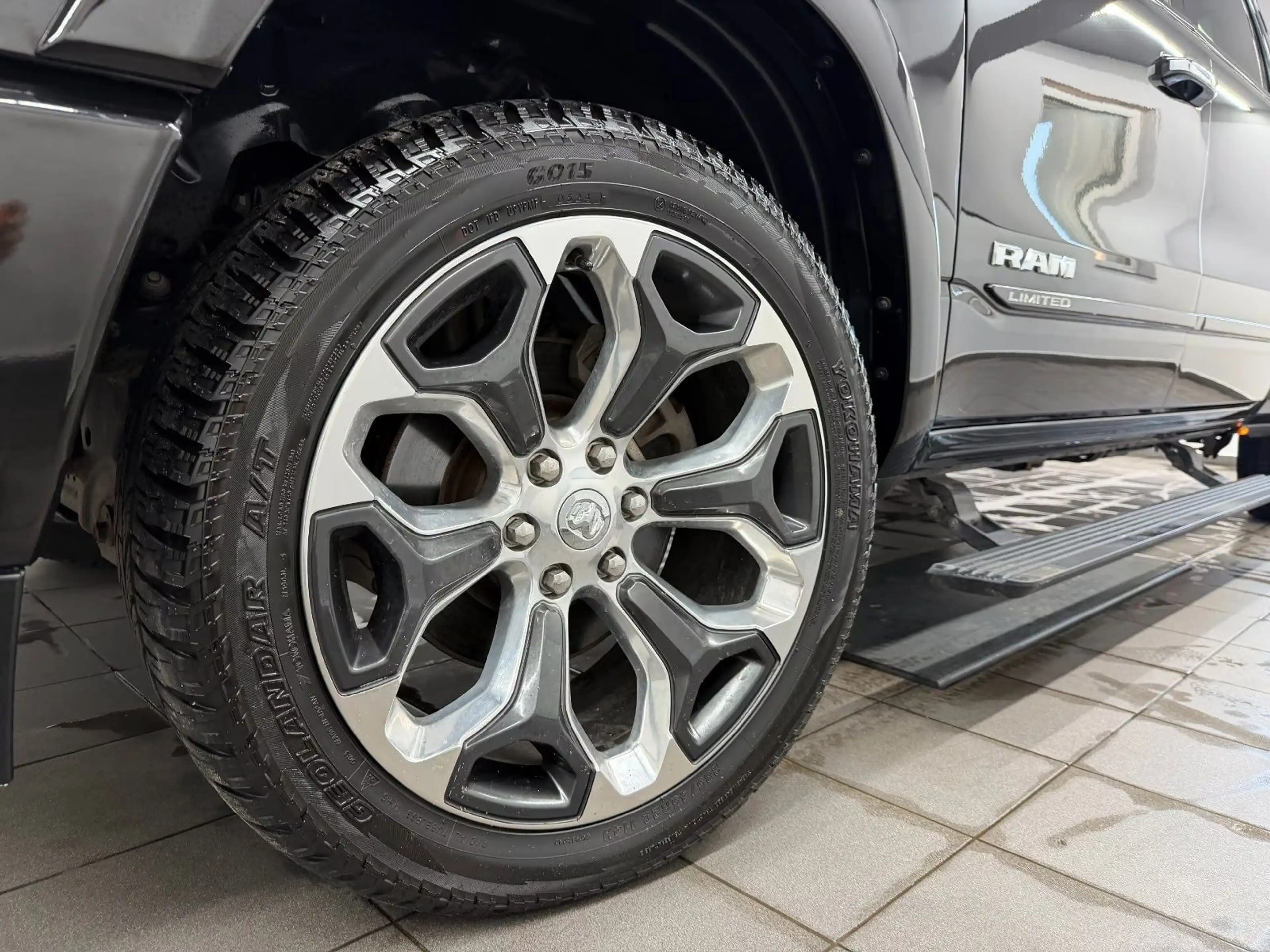 Dodge RAM 5.7 HEMI eTorque Limited Crew/E-Step/Luft/22 — photo 4