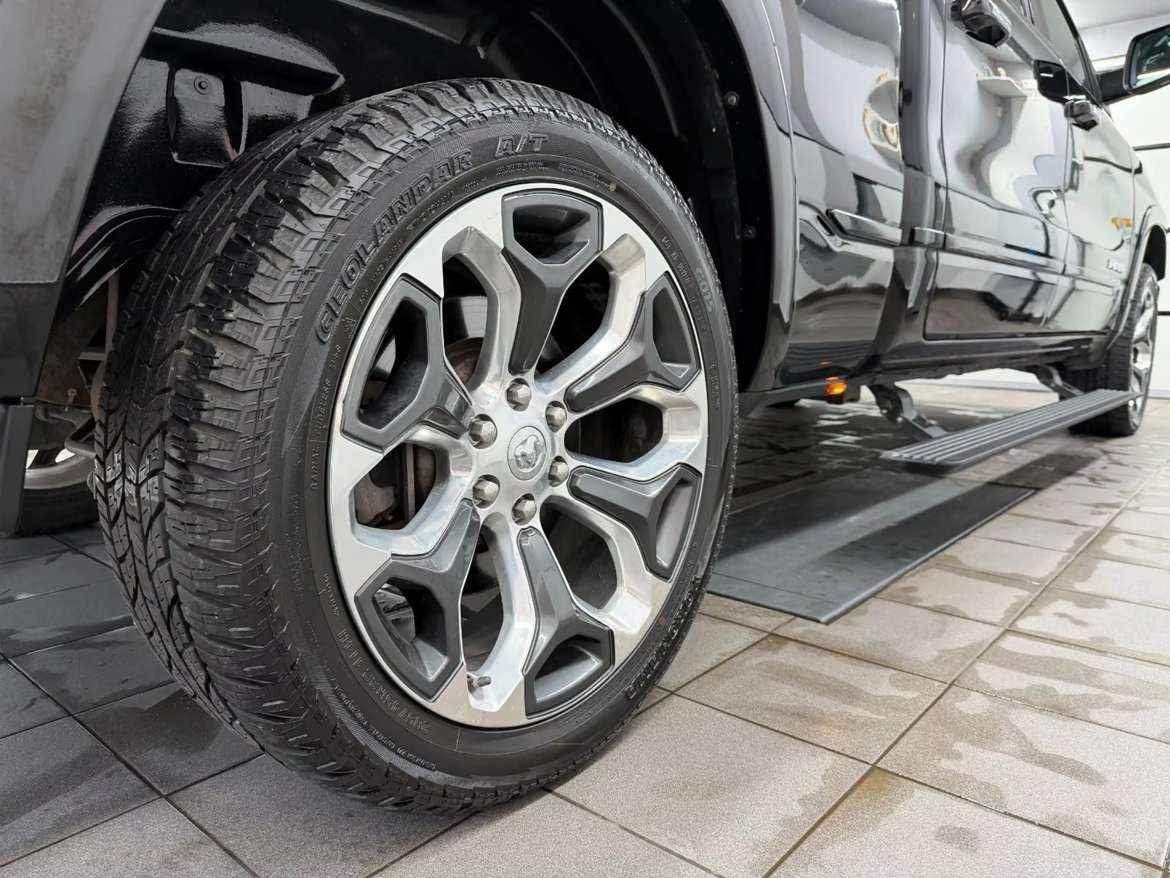 Dodge RAM 5.7 HEMI eTorque Limited Crew/E-Step/Luft/22 — photo 7