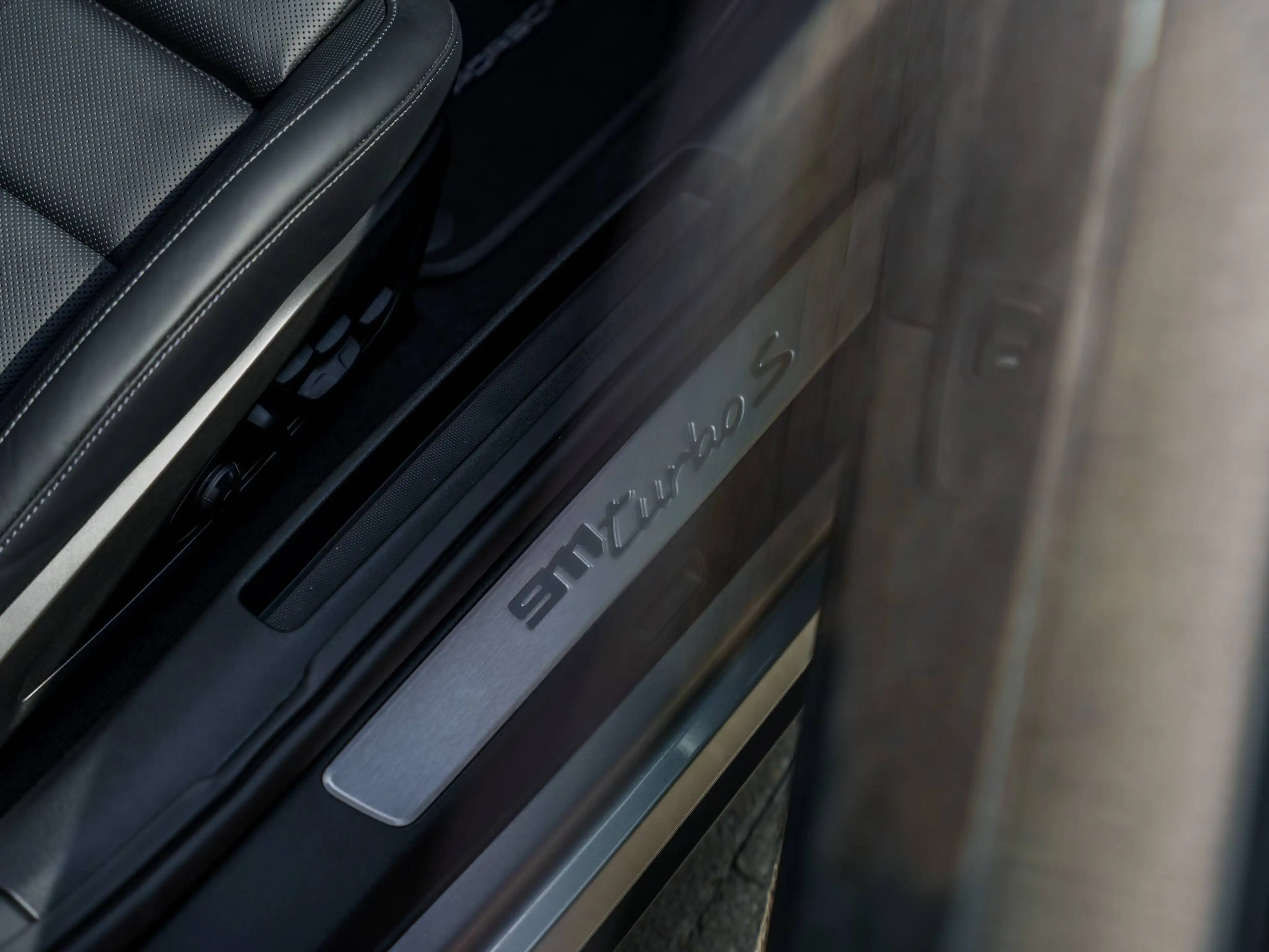Porsche 911 992 Turbo S - PCCB - ACC - Carbon dak - Sportuitlaat - Achterasbesturing - Surround View - — photo 12
