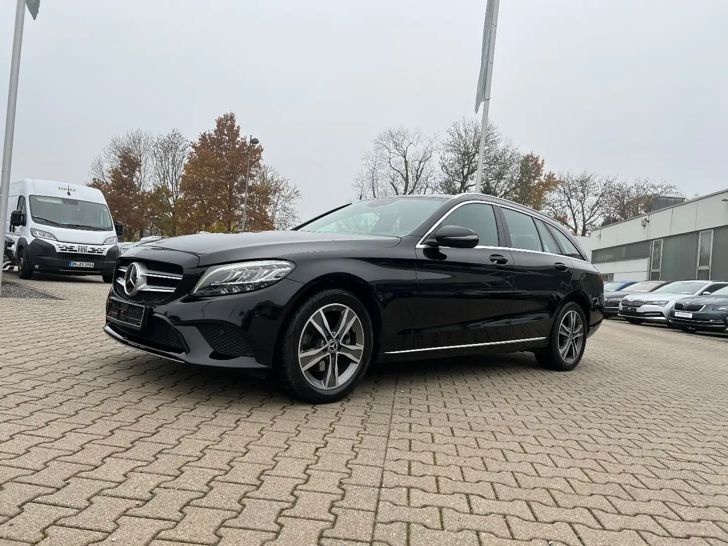 Mercedes-Benz C 220 d T Avantgarde *LED Navi Park Assist Kamera Schwarz - 1
