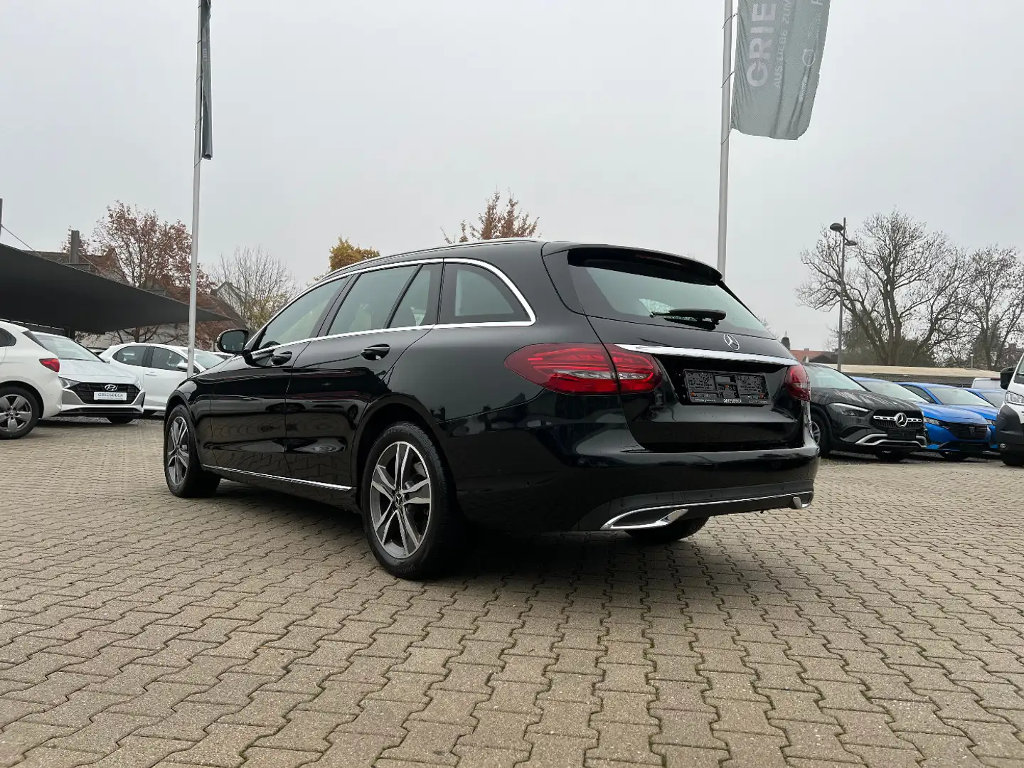 Mercedes-Benz C 220 d T Avantgarde *LED Navi Park Assist Kamera Schwarz - 2