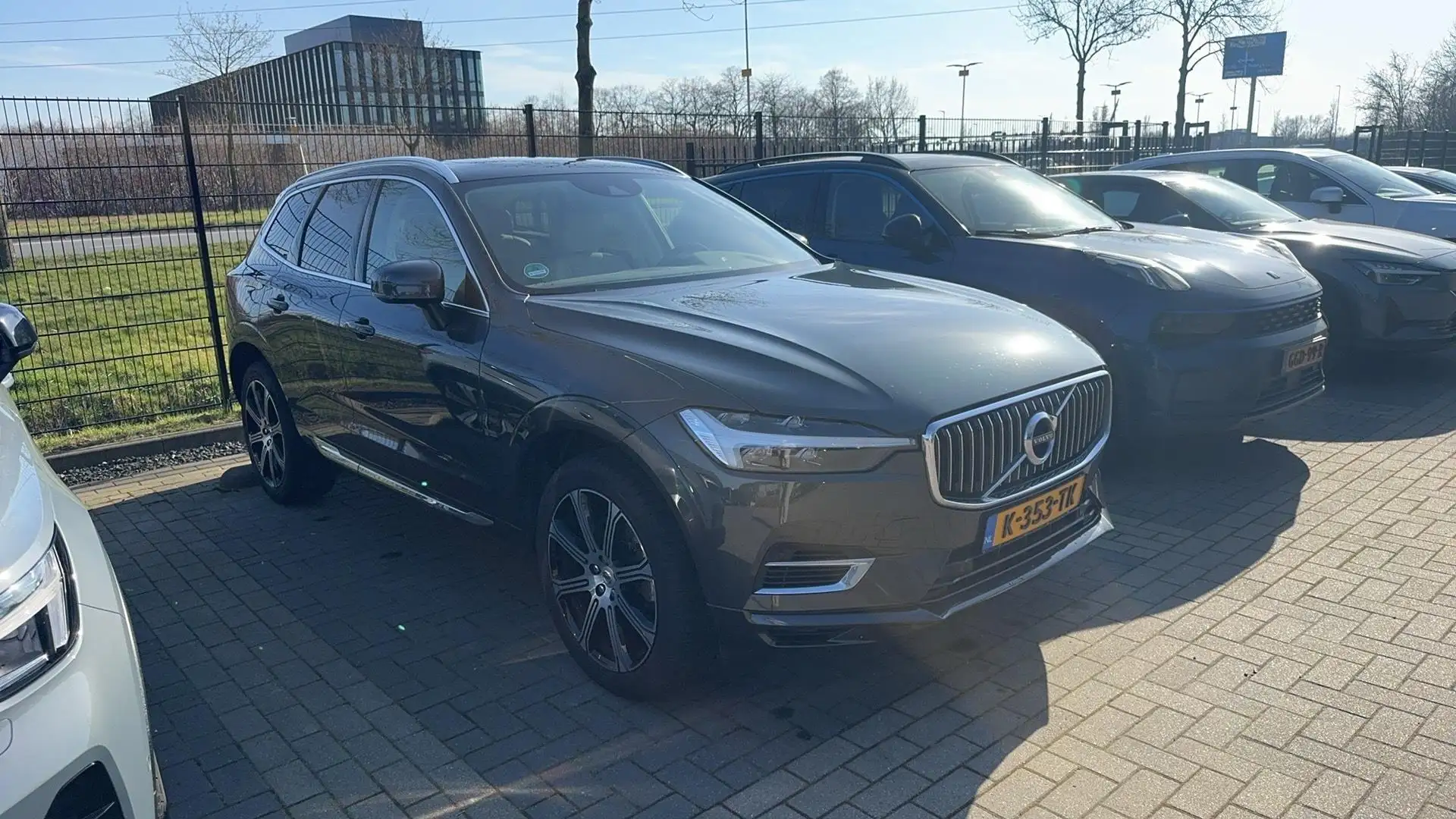 Volvo XC60 T6 AWD Recharge 340PK AUT8 Inscription, Adaptive C Grijs - 2