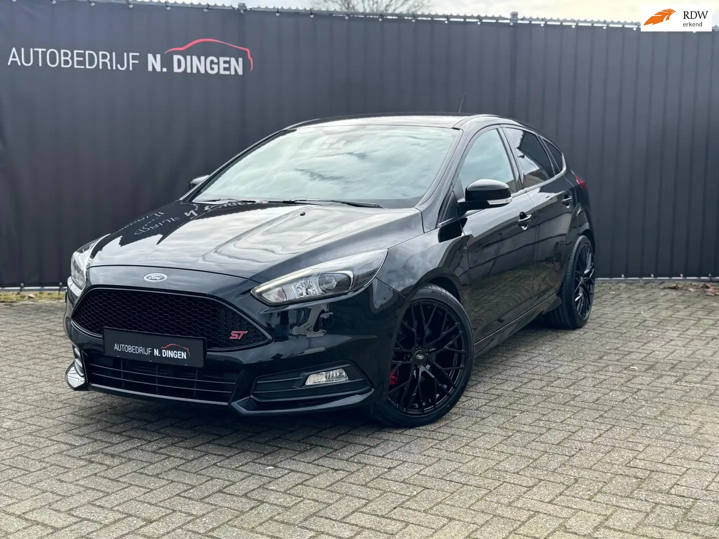 Ford Focus 2.0 ST 86dkm 250pk xenon Zwart - 1