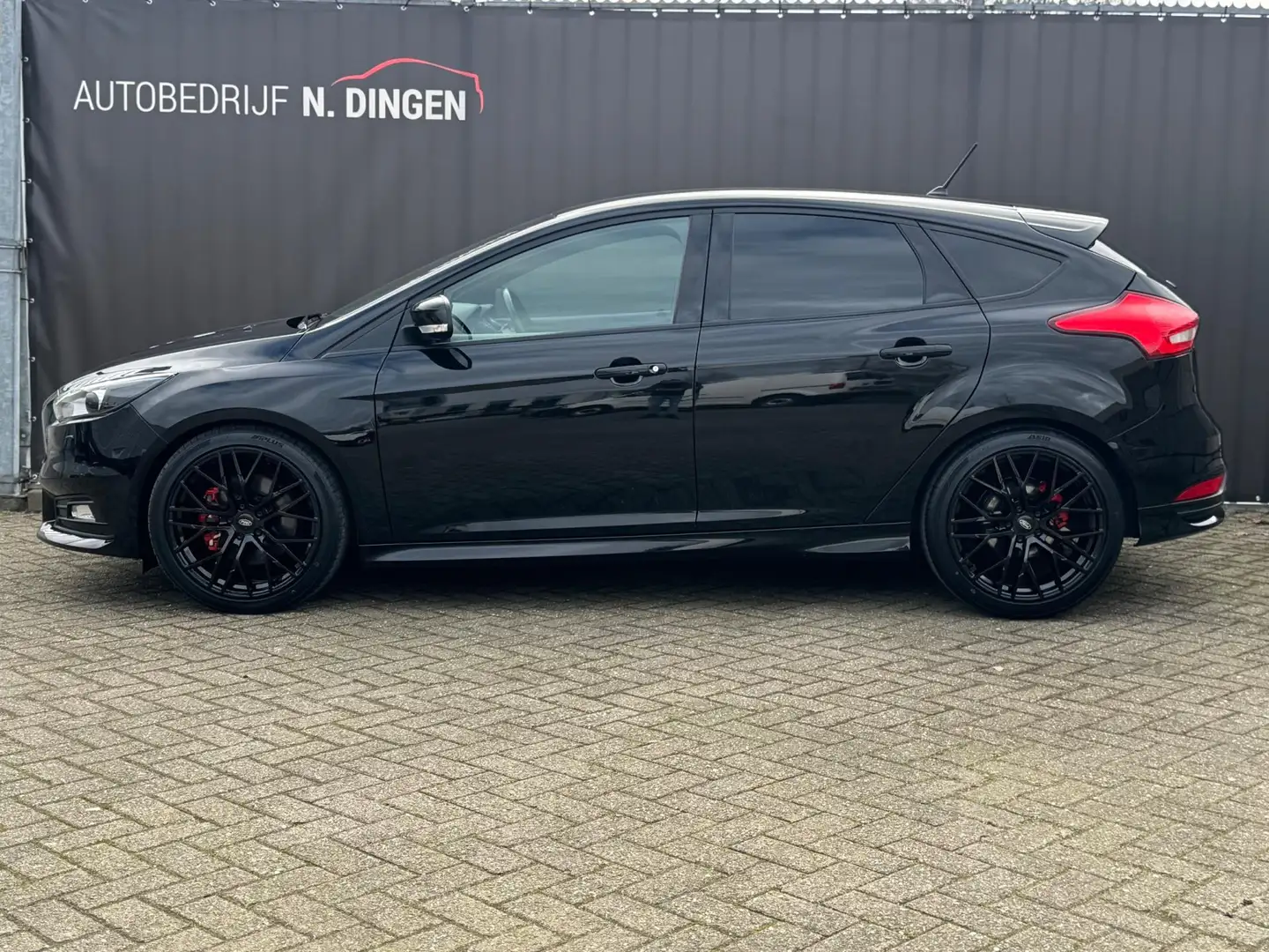Ford Focus 2.0 ST 86dkm 250pk xenon Zwart - 2
