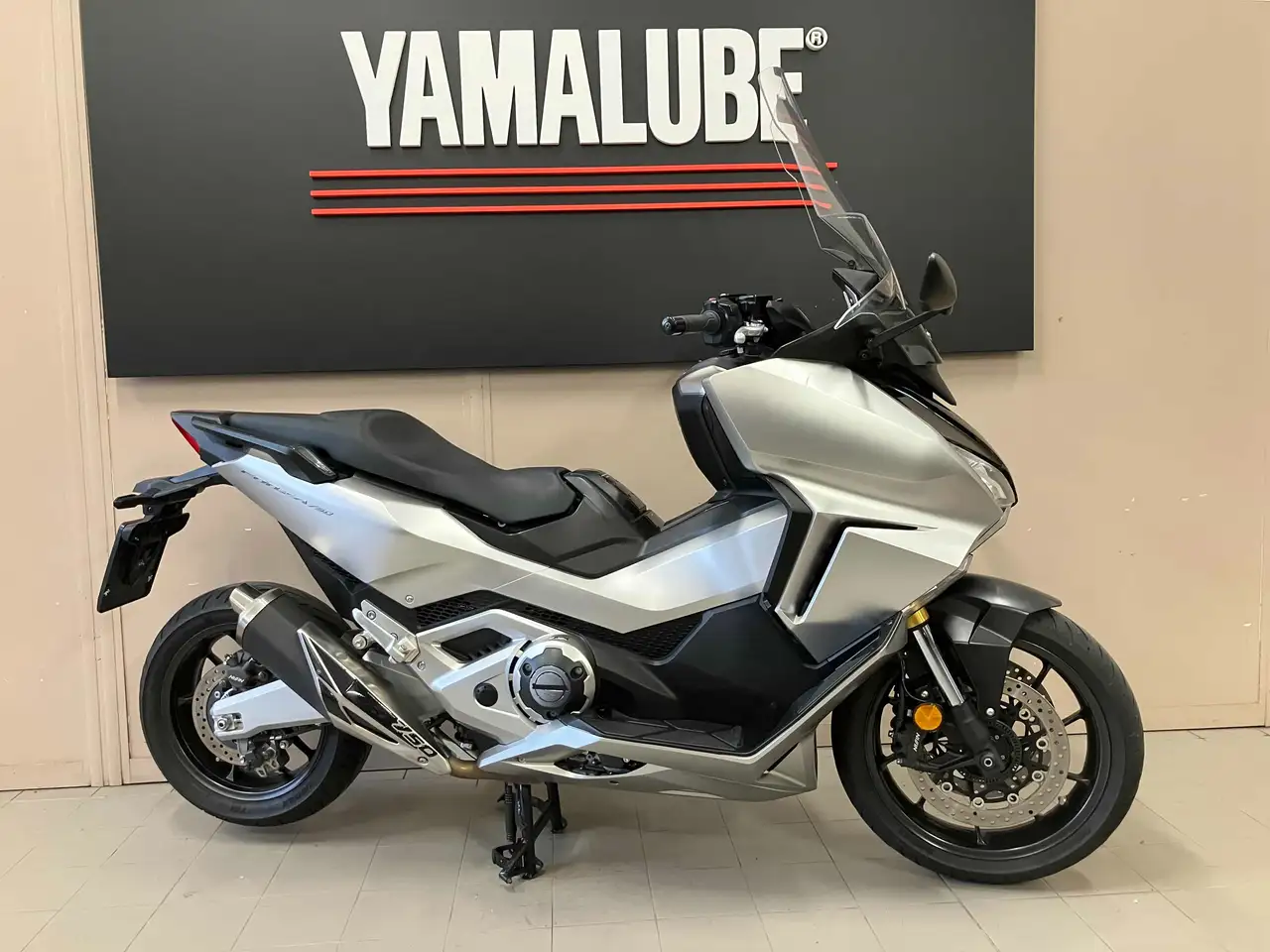 Honda Forza 750