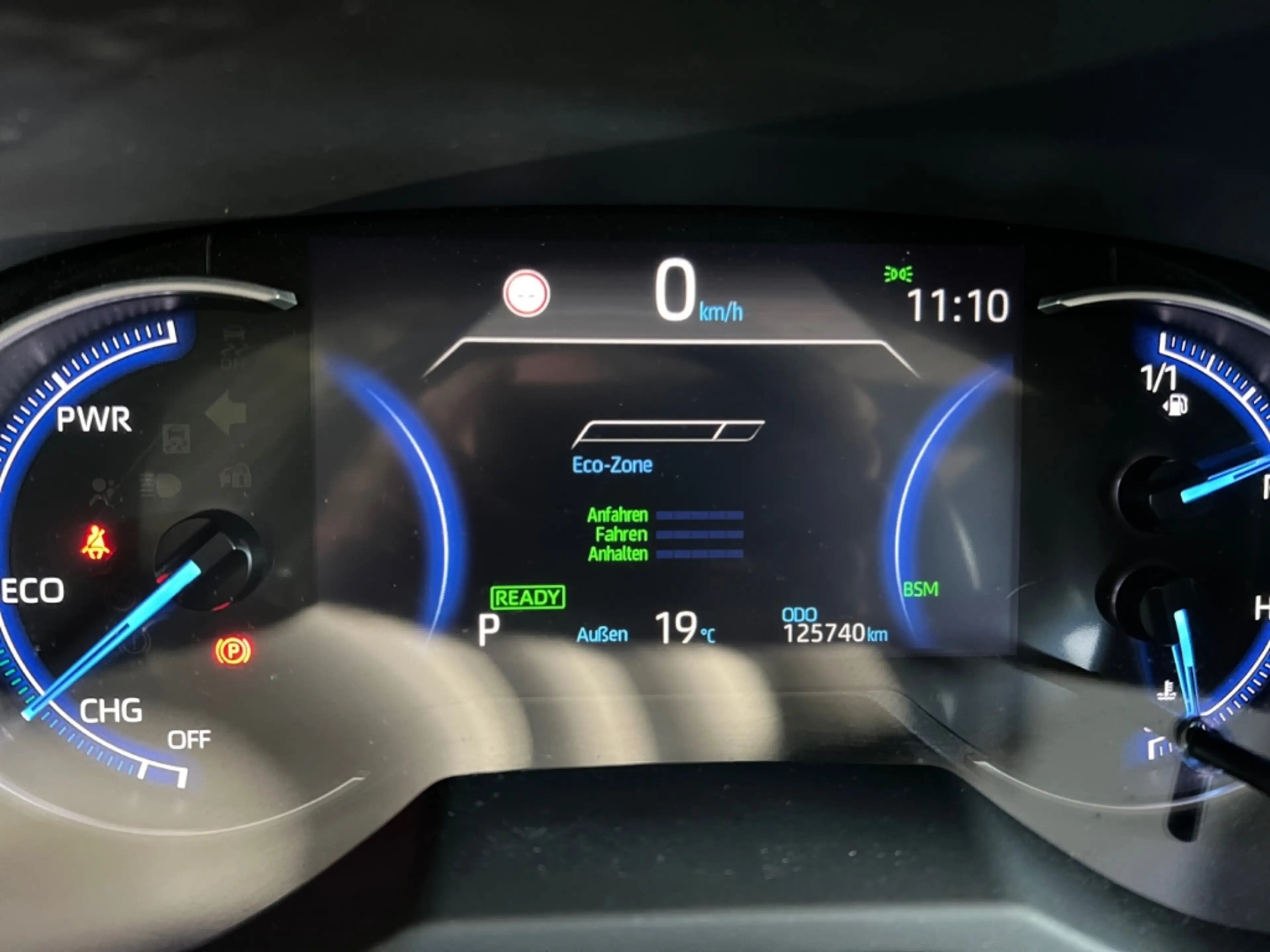 Toyota RAV 4 2.5 Hybrid 4x4 Lounge *LED*360°*JBL*Leder* — photo 14