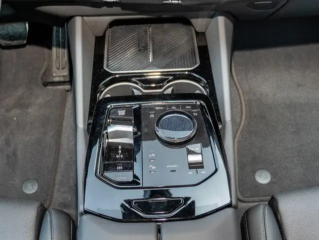 BMW 5 Series view 7
