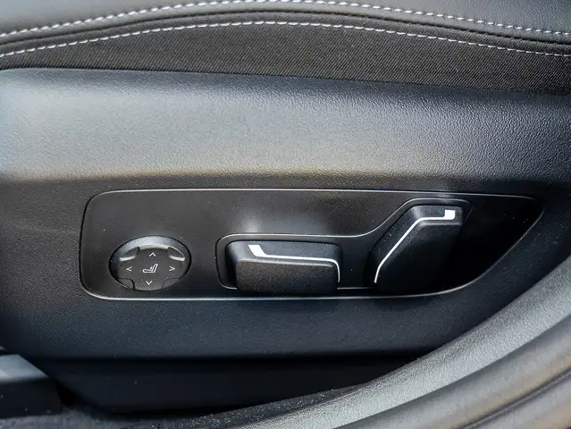 BMW 5 Series view 13