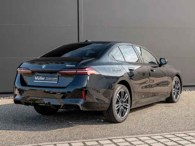 BMW 5 Series view 2