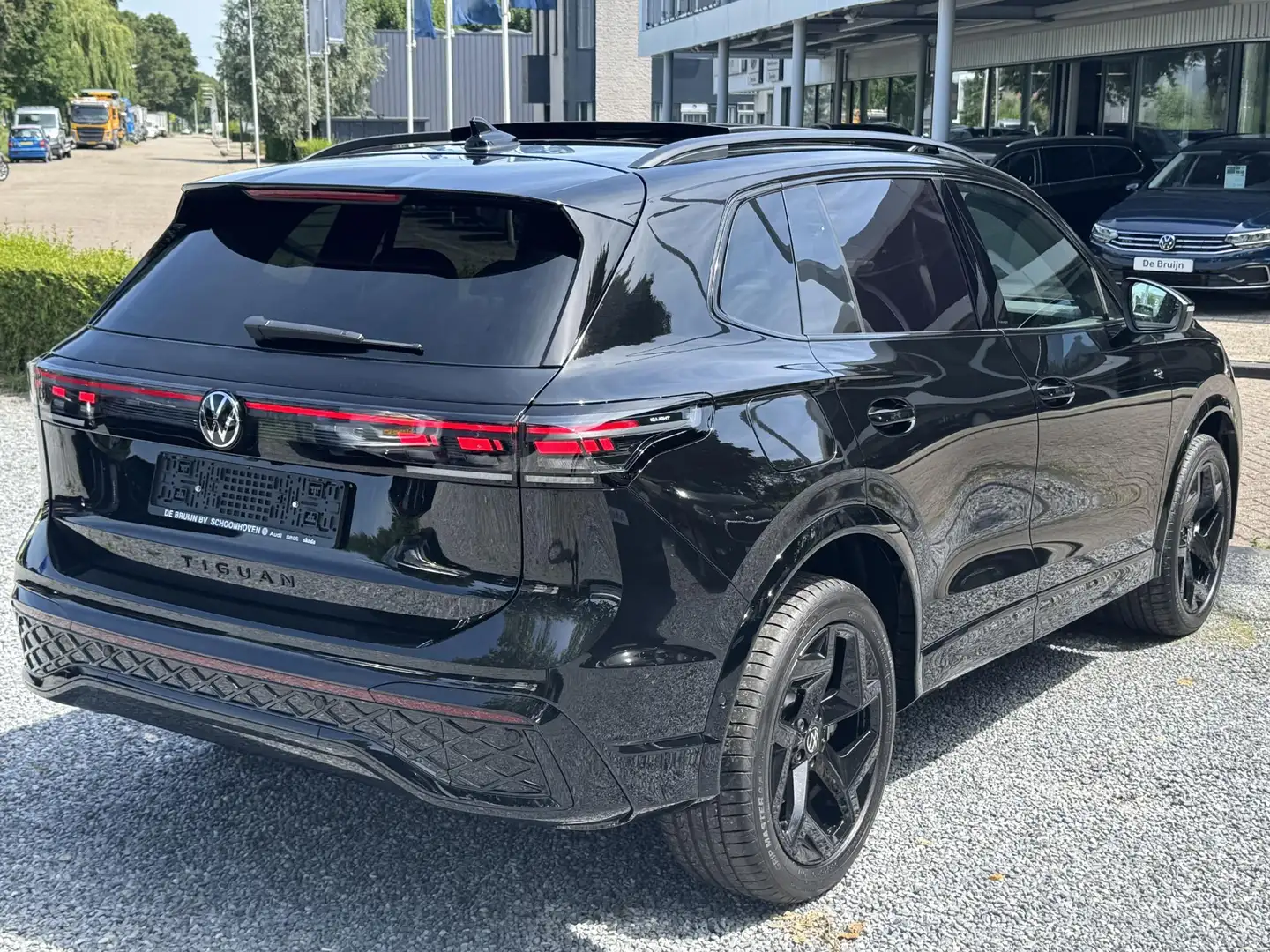 Volkswagen Tiguan 1.5 eHybrid 272pk R-Line Blackstyle (Pano,Camera,N Zwart - 2