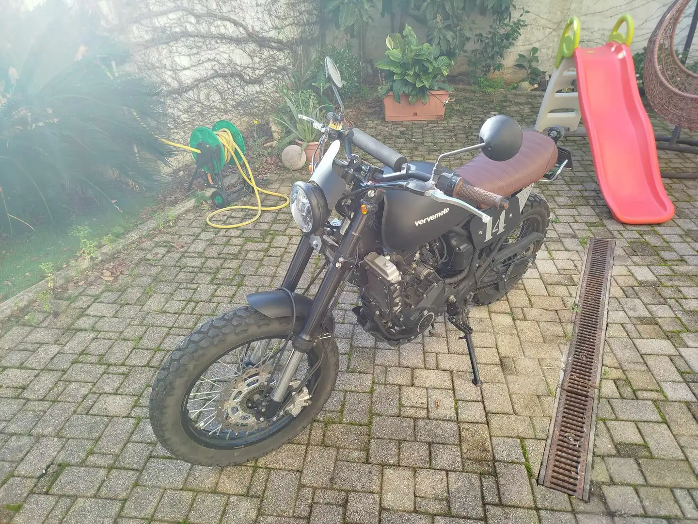 Verve Moto Tracker 250i Grey - 1