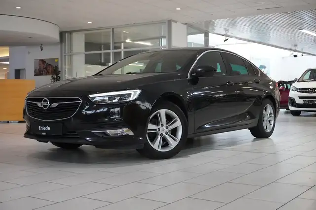 Opel Insignia view 3