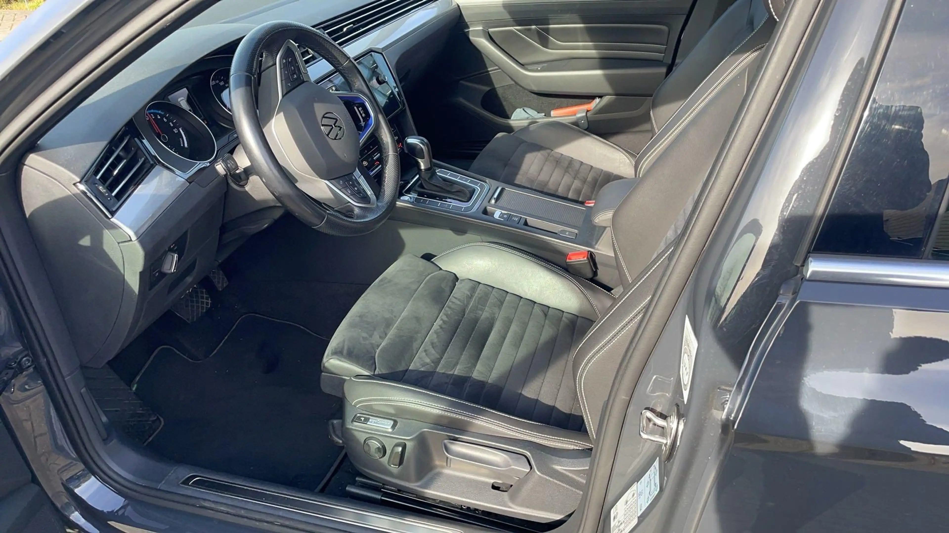 Volkswagen Passat Variant 1.4 TSI PHEV GTE Business pano — photo 8