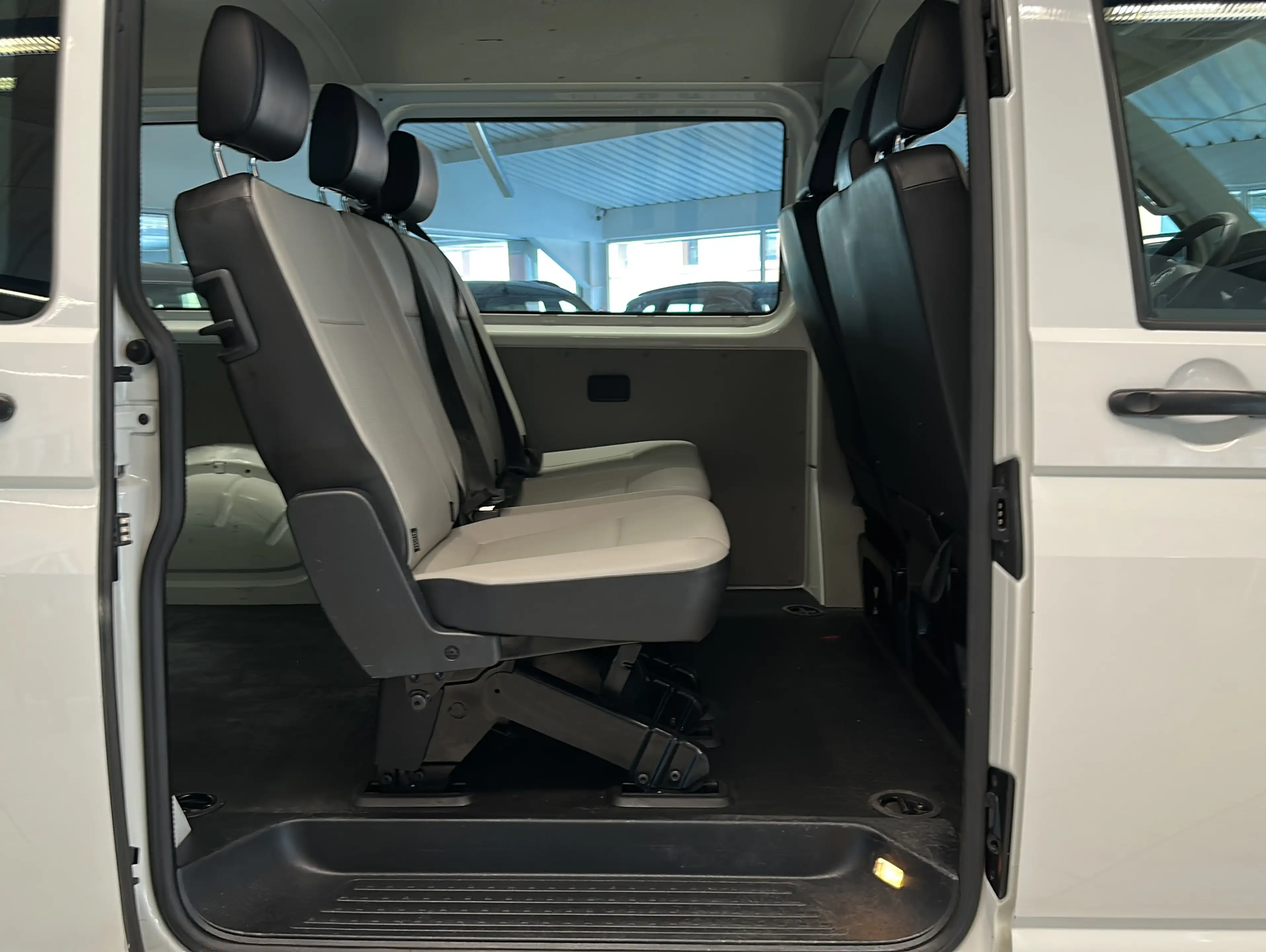Volkswagen Transporter 2.0 TDI Kombi EcoProfi|Klima|AHK|6-S — photo 14