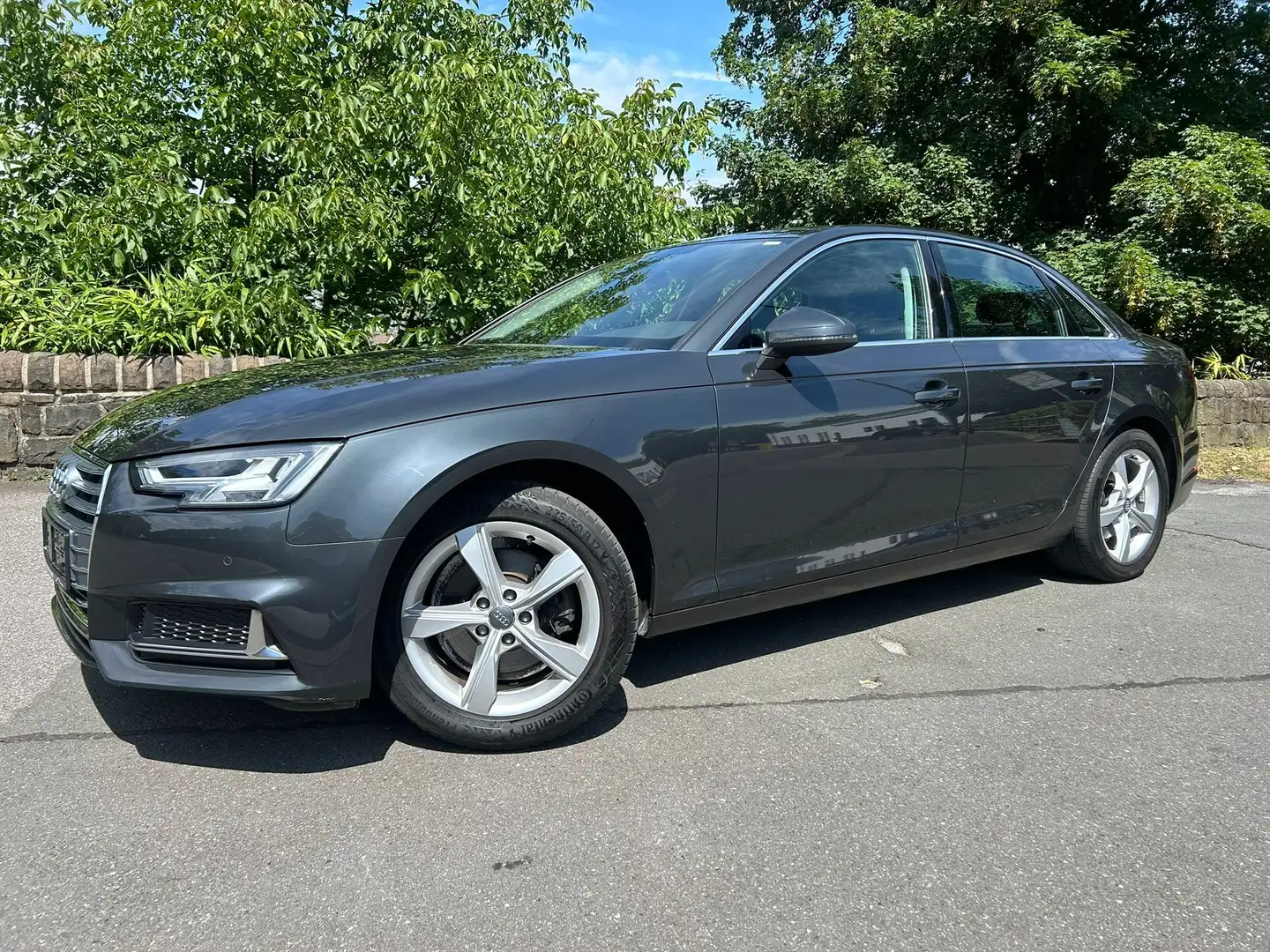 Audi A4 Lim. 35 TFSI sport Navi/LED/R-Kamera/1.Hand Grijs - 1