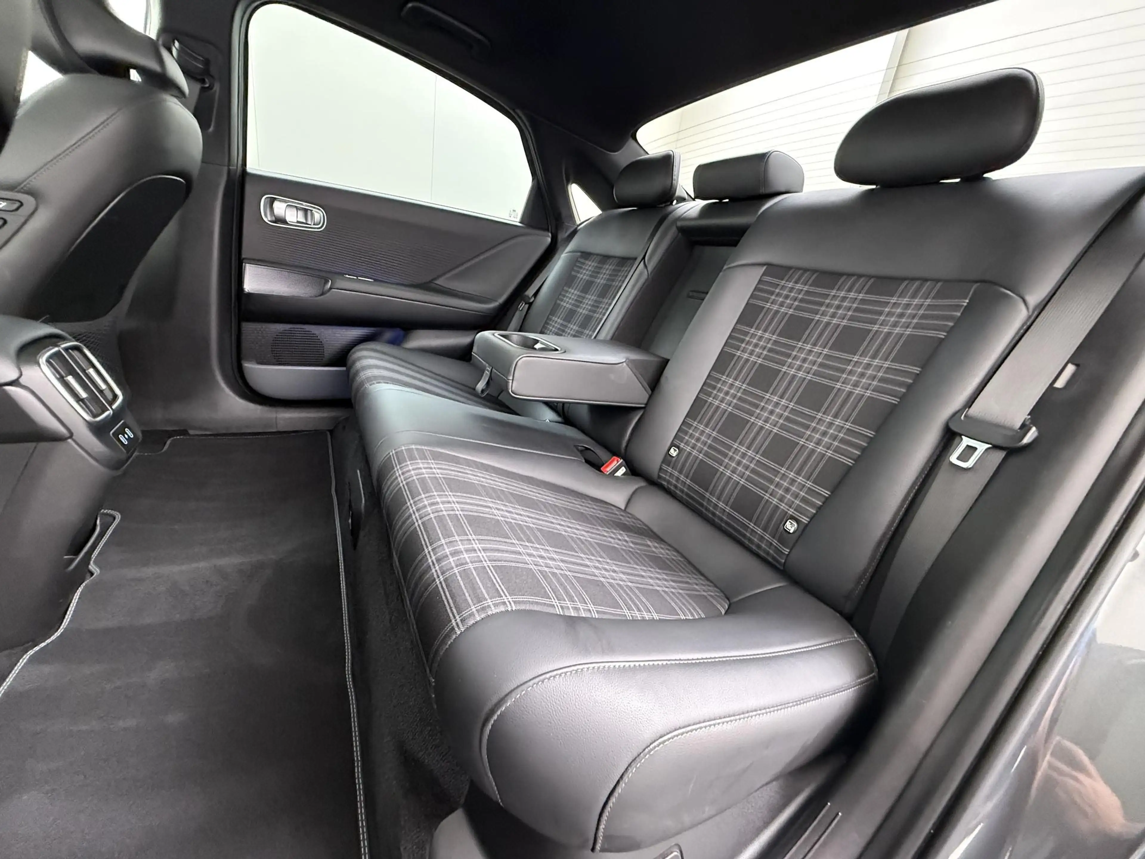 Hyundai IONIQ 6 First Edition AWD 77.4 kWh SOH 100% | PANO | STOEL — photo 25
