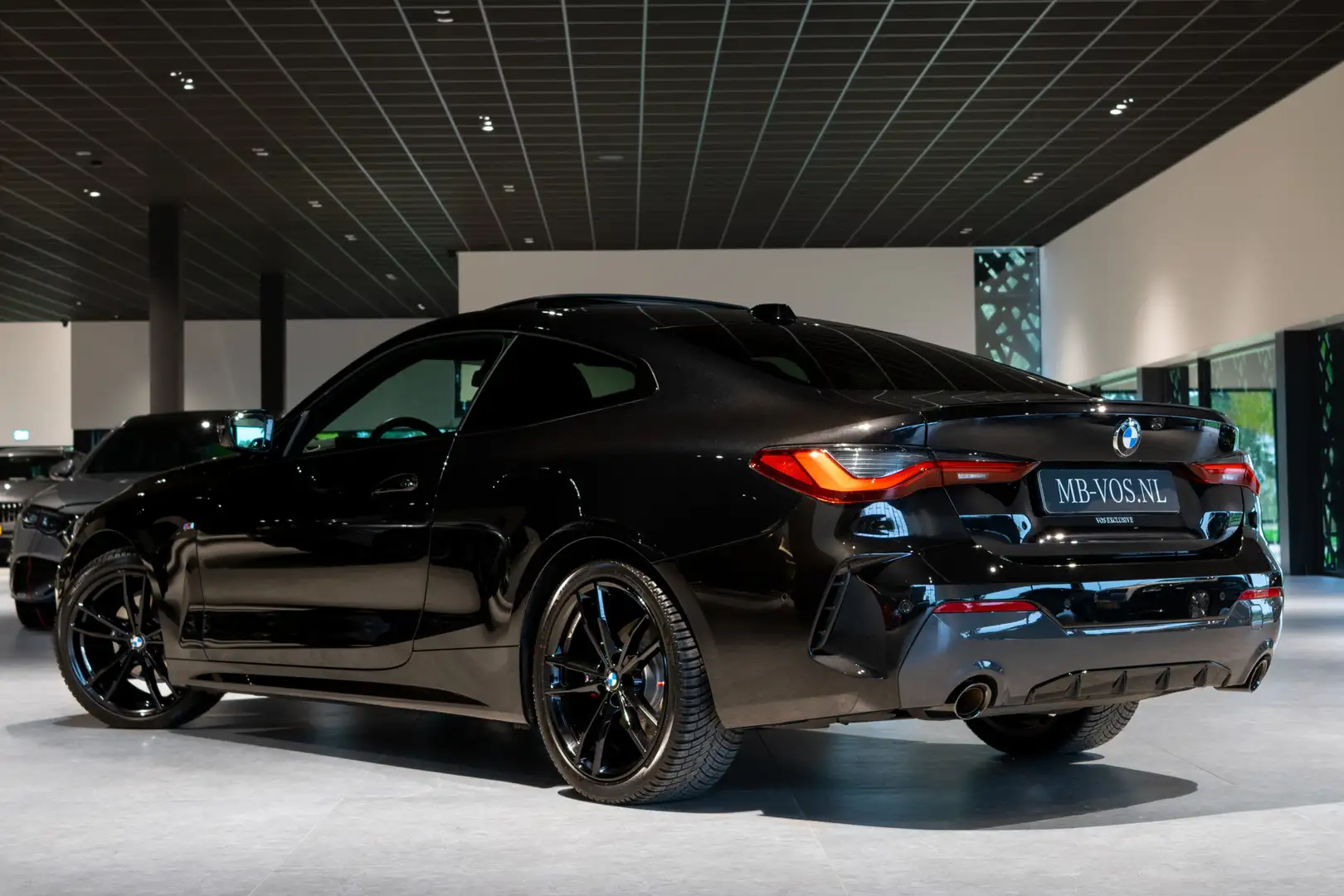 BMW 420 4-serie Coupé 420i M Sport ACC|Leder|Harman-Kardon Zwart - 2