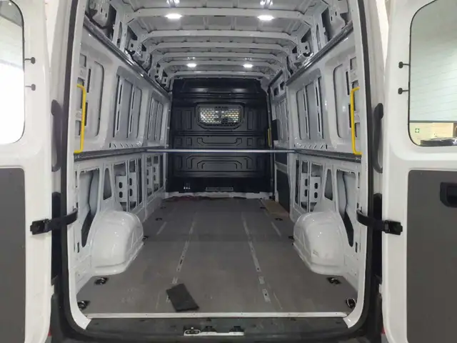 Volkswagen Crafter view 8