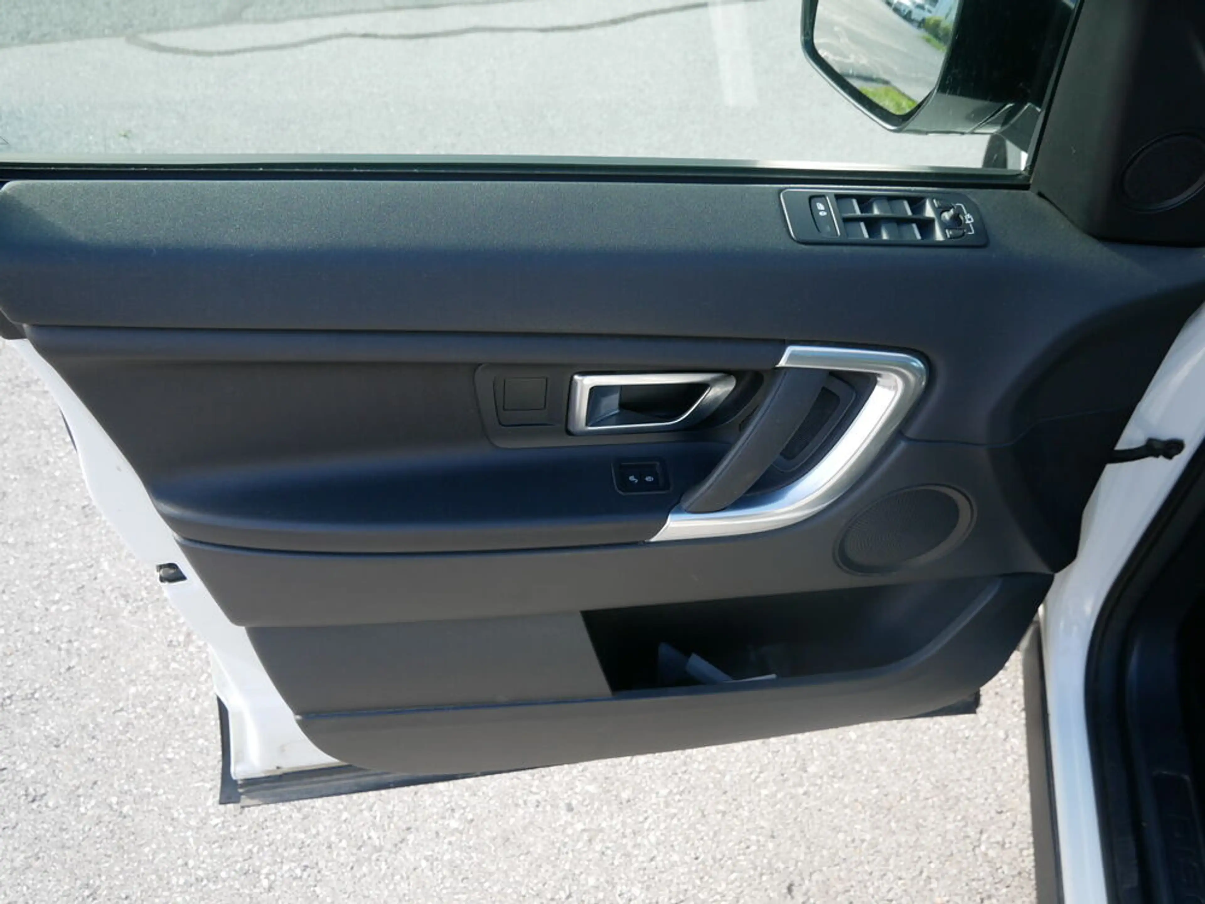 Land Rover Discovery Sport 2,0 TD4 4WD SE Aut. — photo 11