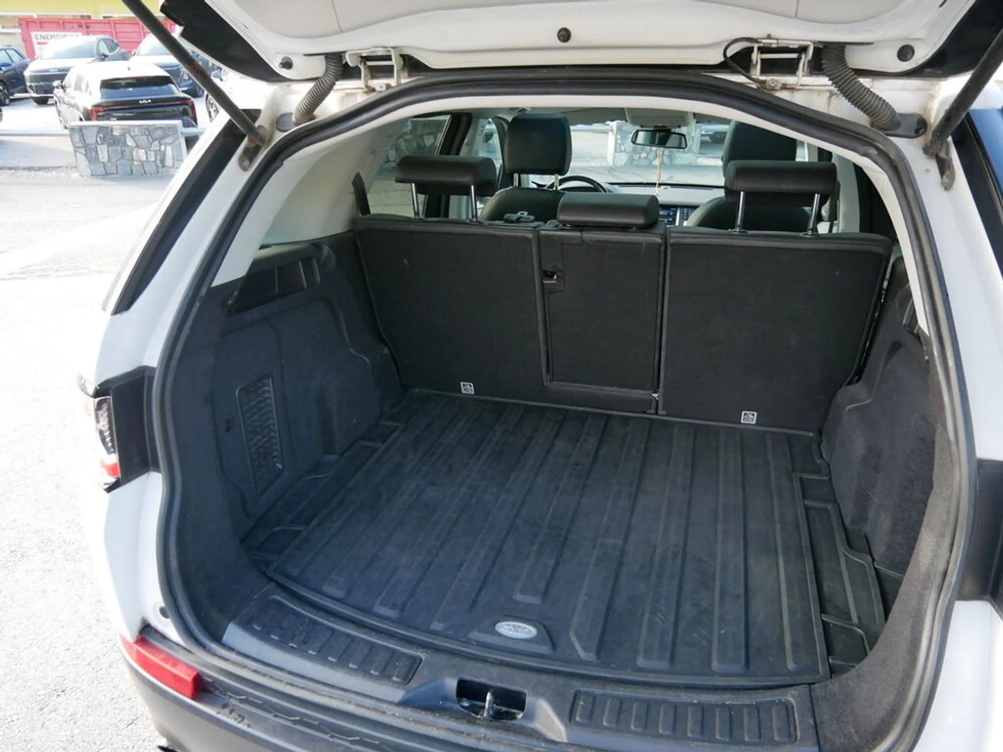 Land Rover Discovery Sport 2,0 TD4 4WD SE Aut. — photo 8