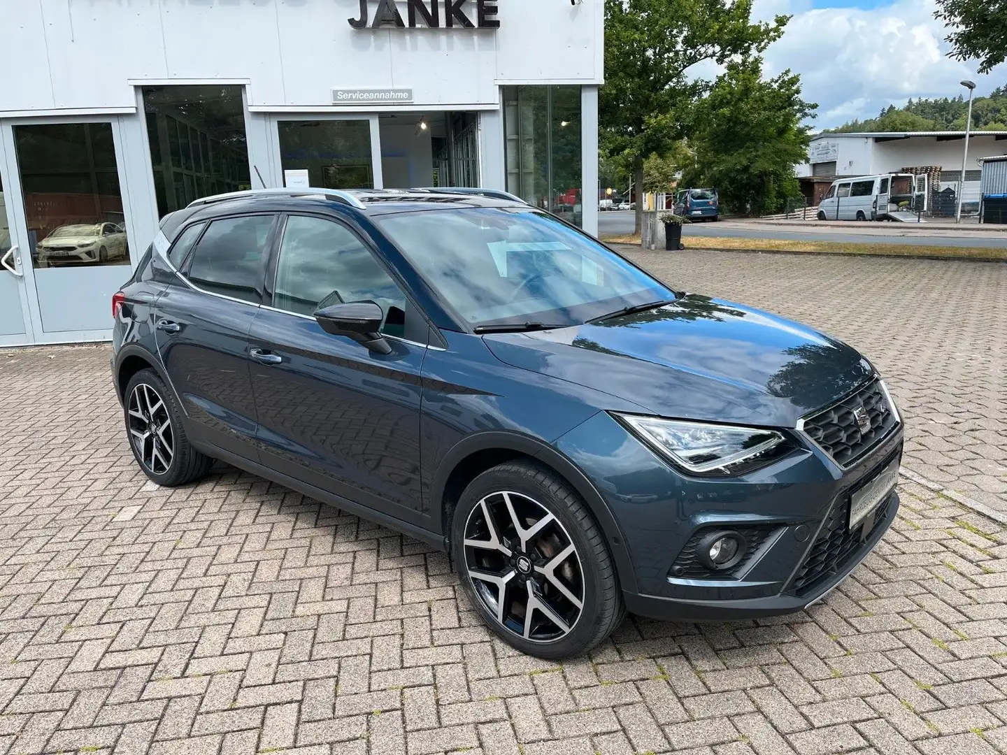 SEAT Arona FR  DSG +Navi/Kamera/CarPlay+ Grijs - 2