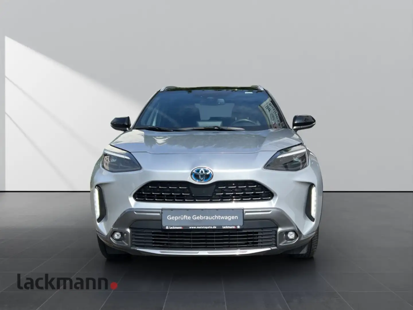 Toyota Yaris Cross 1.5 Hybrid AWD-i Premiere Edition Silber - 2