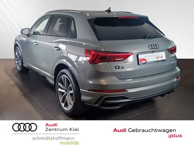 Audi Q3 view 4