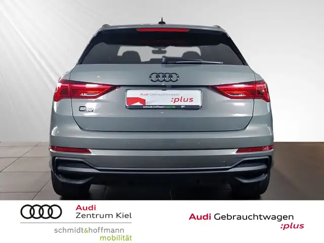 Audi Q3 view 5