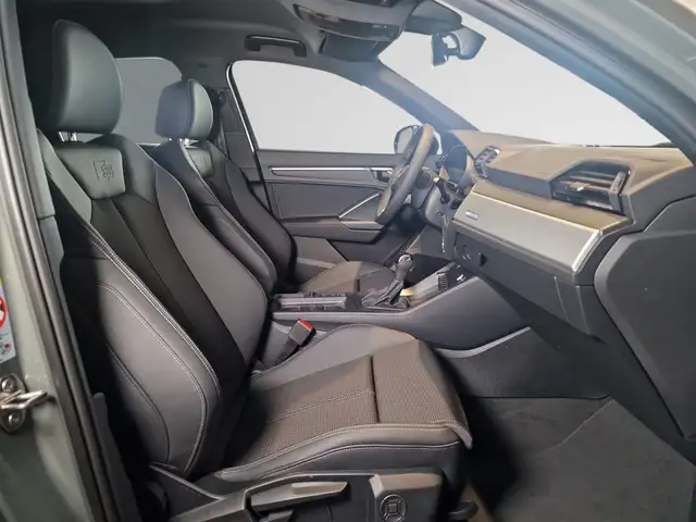Audi Q3 view 9