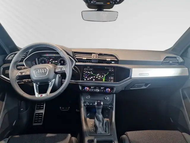 Audi Q3 view 7