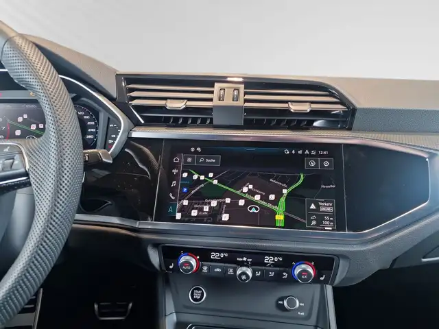 Audi Q3 view 12