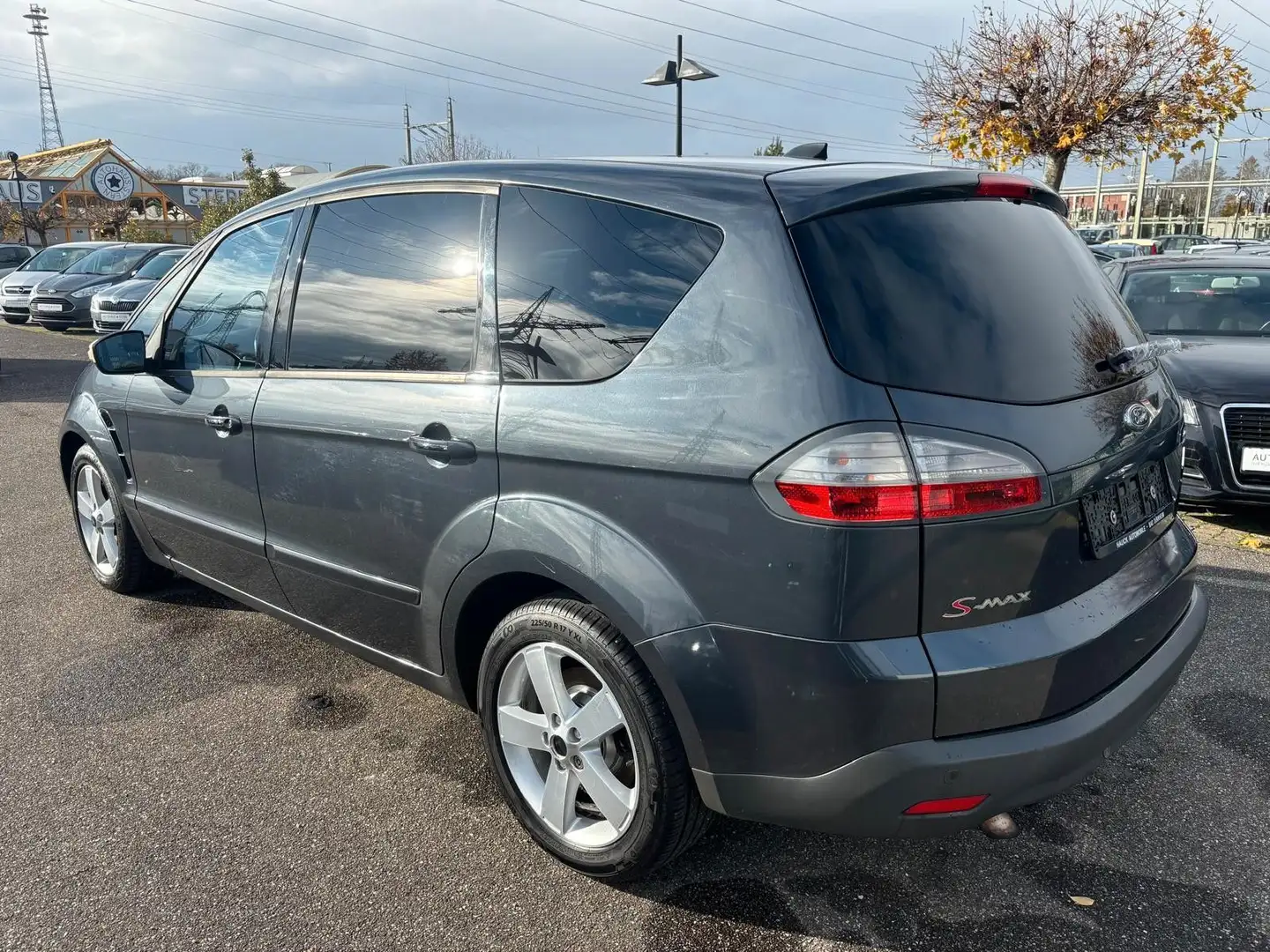 Ford S-Max S-MAX Titanium /2.Hd/SHZ/PDC/MFL/Navi Grau - 2