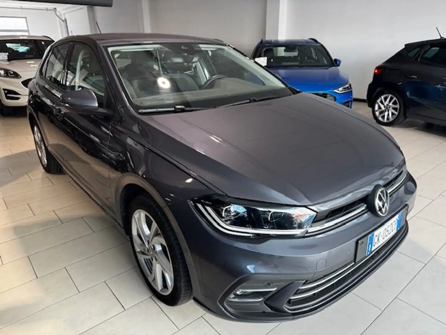 Volkswagen Polo 1.0 tsi Style 95cv Gris - 1