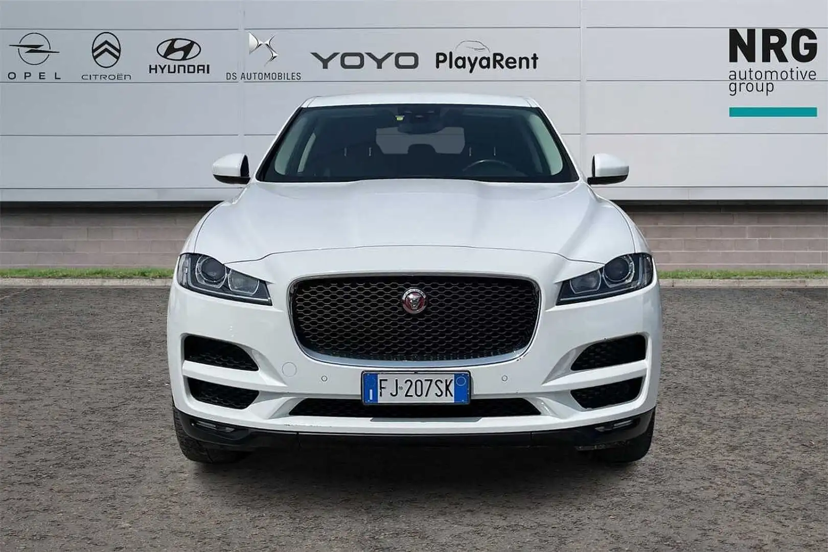 Jaguar F-Pace 2.0 D 180 CV AWD aut. Pure Bianco - 2