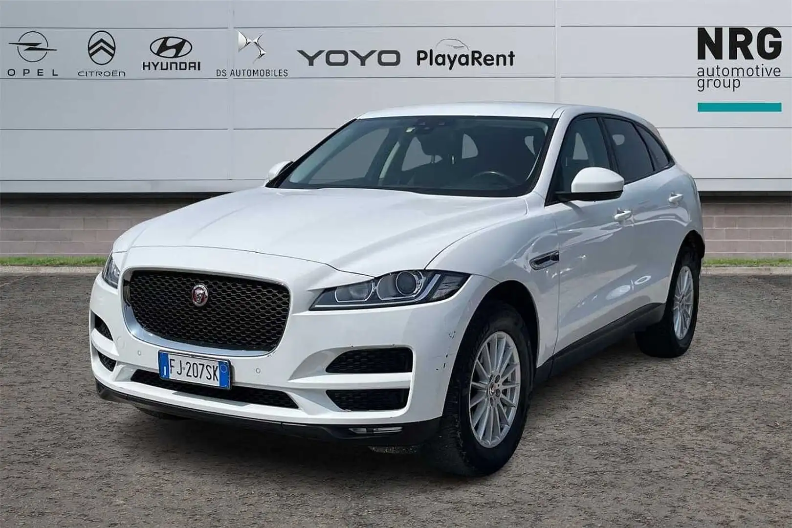 Jaguar F-Pace 2.0 D 180 CV AWD aut. Pure Bianco - 1